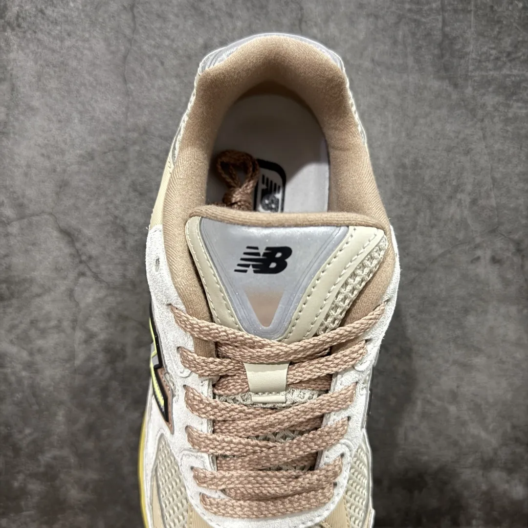 💰240【纯原c版】New Balance M2010系列 新百伦 复古老爹风网布跑步休闲运动鞋 新百伦经典配色 沿袭了面世之初的经典科技 以ENCAP中底配以升级版 N-ERGY缓震物料 鞋面则采用特色的柔软麂皮搭以NewBalance经典的尼龙网布 低调中还原跑鞋本真 更年轻化的设计理念与材质 让新世代青年得以用全新视角体验经典鞋款的传奇魅力 货号:U2010SGR 尺码:36 37 37.5 38 38.5 39.5 40 40.5 41.5 42 42.5 43 44 45 编码：JP270290