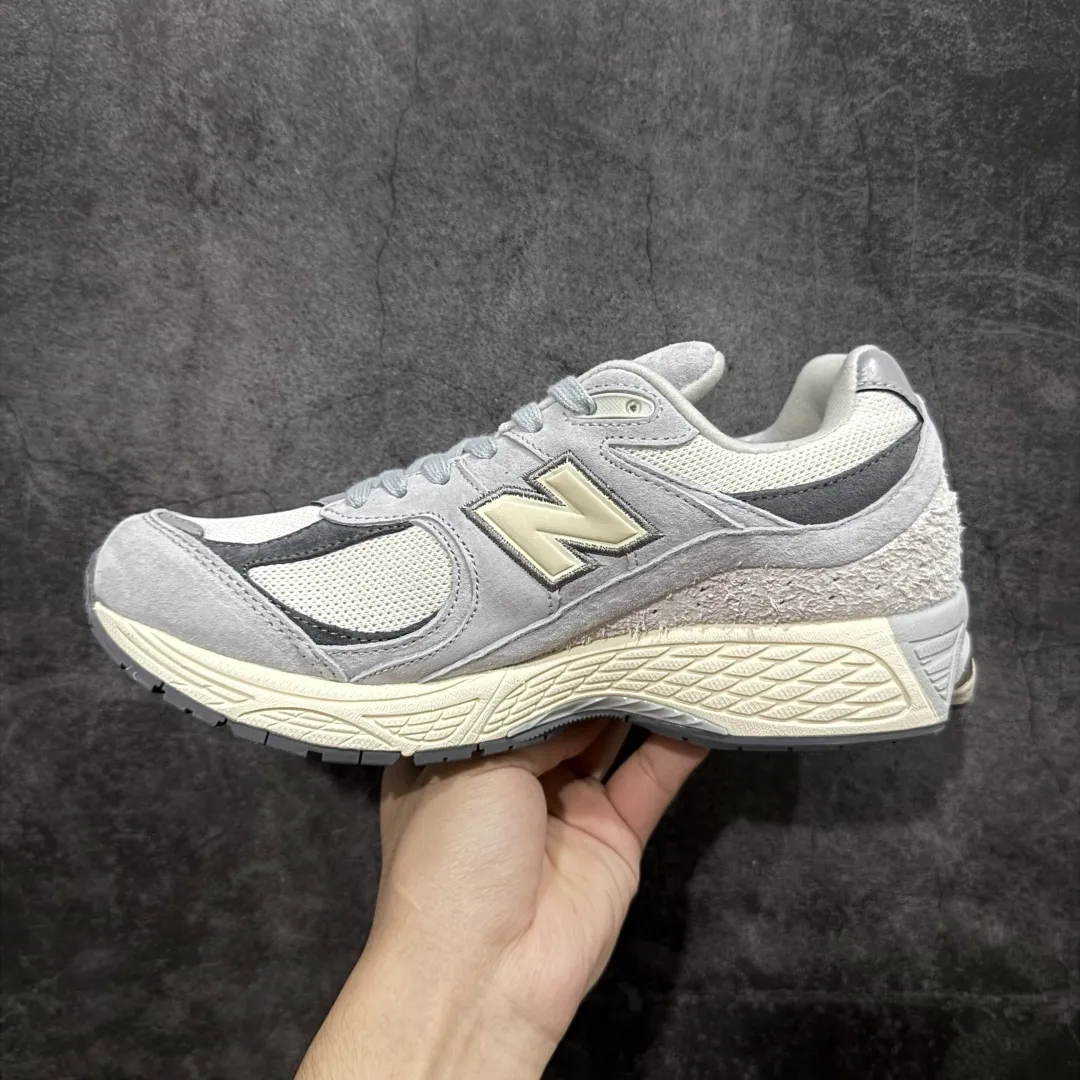 💰230【BC纯原版】New Balance NB2002R系列 M2002RLN 全新版本 东莞大厂出品 市场第一梯队品质 绝对秒杀市场货 完美版型 正确组合大底 价格一步到位‼️ 全套原楦原纸板原厂数据开发 进口三明治网面 原装进口皮料正确绒感卡色 正确中底拉帮中底网布细节 原厂标裁 带紫光防伪 定制后跟透明水晶模块 冲裁组合 大底贴合程度胶水上色把控完美 整洁度挑战全网艺术家 多道序QC把关品质完善 匠心打造 耗时多月开发完成 工艺极其复杂难度可想而知 新开独立私模大底 正确六层组合大底 高端零售专供产物 Size:36 37 37.5 38 38.5 39 40 40.5 41 42 42.5 43 44 45 46 47.5 编码:GQB270280