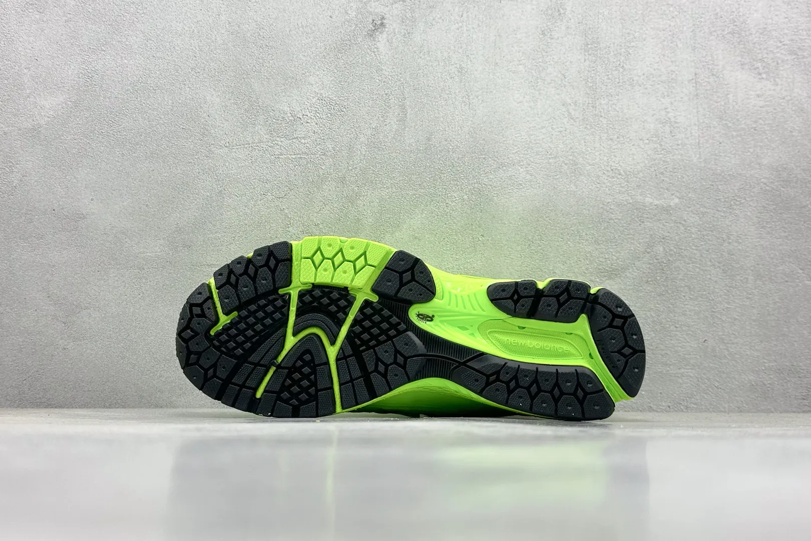 💰220 C版 New Balance 1906系列复古老爹风休闲运动慢跑鞋 #采用轻质牛剖革拼接透气网眼衬垫织物鞋面材质 T-Beam大底提供足步弓支撑,保持步态稳定 后跟搭载外露缓震胶 货号:M1906RAA 尺码:36 37 37.5 38 38.5 39 40 40.5 41 42 42.5 43 44 44.5 45 46.5 编码:33