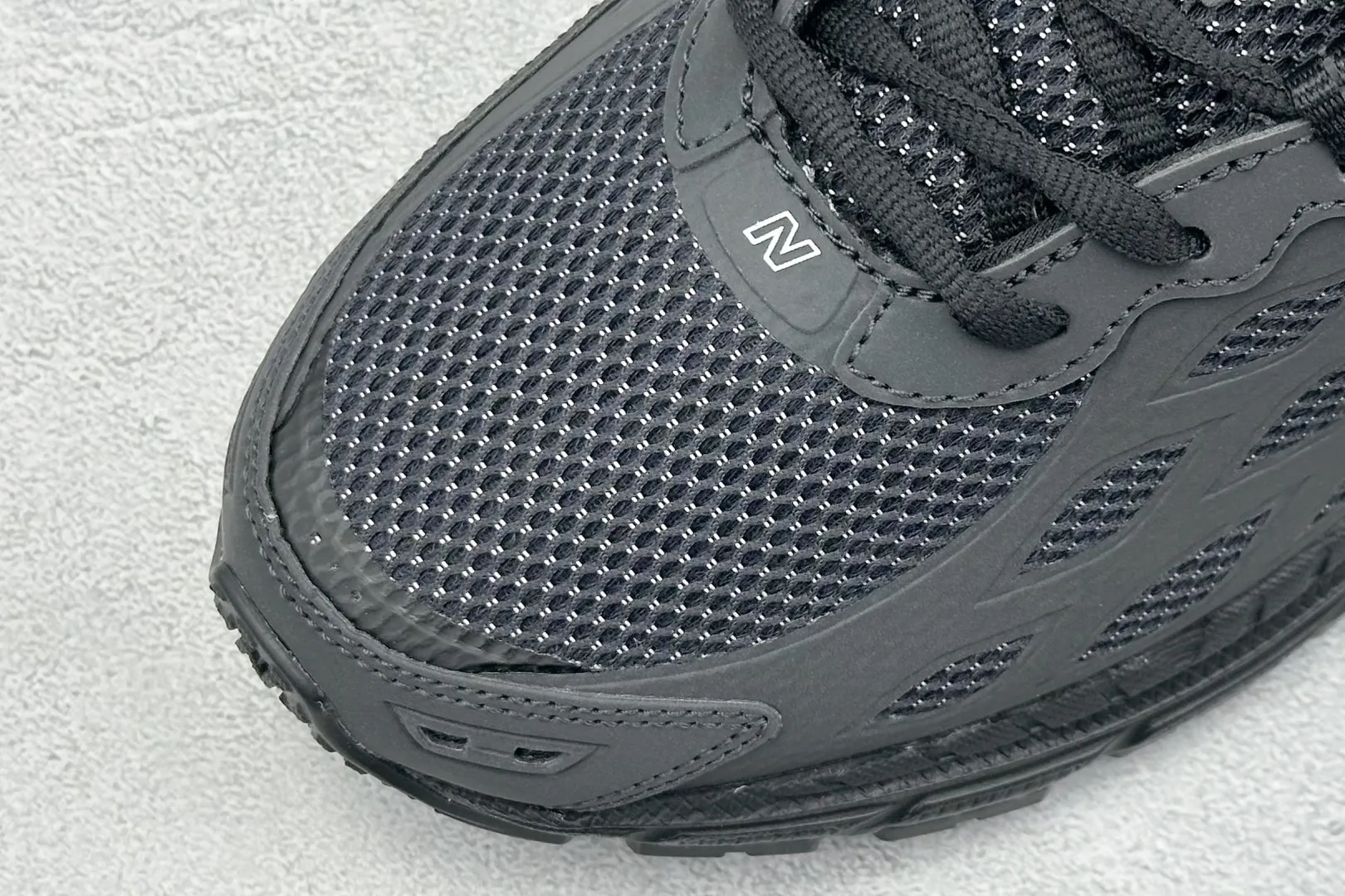 💰220 C版 New Balance 1906系列复古老爹风休闲运动慢跑鞋 #采用轻质牛剖革拼接透气网眼衬垫织物鞋面材质 T-Beam大底提供足步弓支撑，保持步态稳定 后跟搭载外露缓震胶 货号：U1906WFD 尺码：36 37 37.5 38 38.5 39 40 40.5 41 42 42.5 43 44 44.5 45 46.5 编码：33