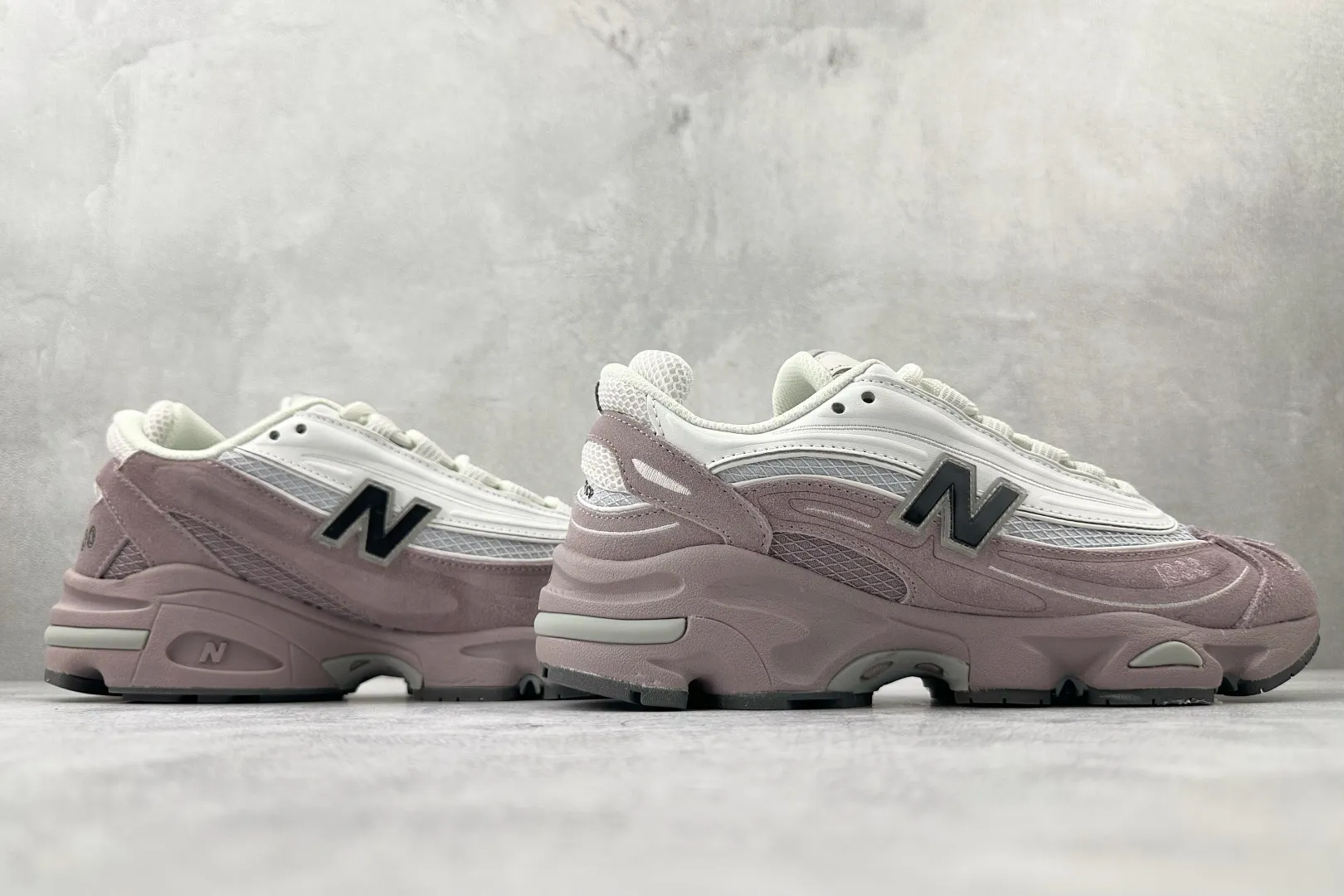 💰220 C版纯原大厂出品 New Balance NB 1000 白紫 货号：M1000PSY 尺码：36 36.5 37.5 38 38.5 39 40 40.5 41 42 42.5 43 44 44.5 45 46 46.5 编码：33