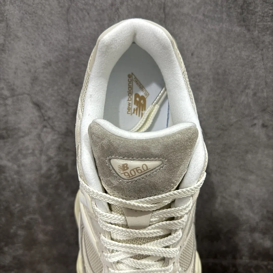 💰240【纯原版】 New Balance NB9060 联名款 复古休闲运动慢跑鞋 米灰色U9060JBC 全套原楦原纸板原厂数据开发 进口三明治网面 原装进口翻毛皮料正确绒感卡色 正确中底拉帮中底网布细节 原厂标裁 带紫光防伪 定制后跟透明水晶模块 冲裁组合 大底贴合程度胶水上色把控完美 整洁度挑战全网艺术家 多道序QC把关品质完善 匠心打造 耗时两个月开发完成 工艺极其复杂难度可想而知 新开独立私模大底 全网唯一正确六层组合大底 高端零售专供产物 Size:36 37 37.5 38 38.5 39 40 40.5 41 42 42.5 43 44 45 46.5 编码:JP270300