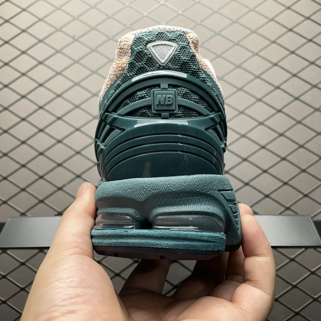 💰220 New Balance 新百伦 U1906WFB 复古休闲跑步鞋 尺码：36 37 37.5 38 38.5 39.5 40 40.5 41.5 42 42.5 43 44 44.5 45 46.5 编号：27YEFF202