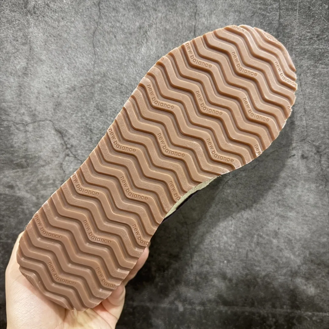 💰240 【总裁版】New Balance U471AA NB新百伦织物牛剖层革春夏薄底鞋防滑耐磨平衡轻便低帮生活休闲鞋 原档数据独立私模大底 唯一正确三层组合大底 特高弹切片加持 百分百还原原鞋脚感 NB市场最强产物 防伪原标全套原楦原纸板原厂数据开发 全鞋电脑针车加持 原厂网布 原装进口头层翻毛皮料正确绒感卡色 正确中底拉帮中底网布细节 匠心打造 耗时两个月开发完成 工艺极其复杂难度可想而知 高端零售专供产物 尺码:36 37 37.5 38 38.5 39.5 40 40.5 41.5 42 42.5 43 44 44.5 45 45.5 46.5 47 编码:NM280290