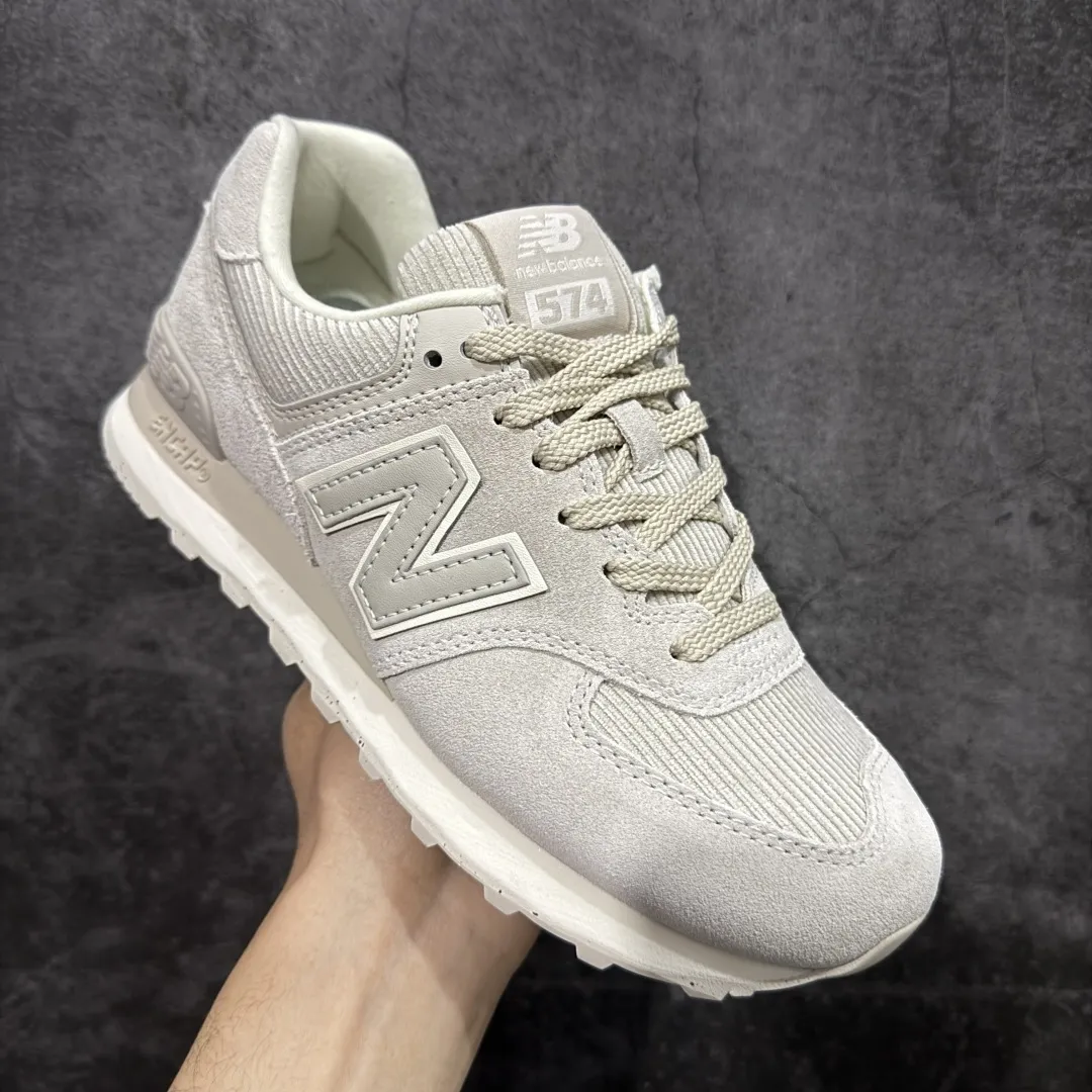 💰180 【DT纯原】NB新百伦New Balance ML574经典复古休闲运动慢跑鞋 货号：WL574CBG 长青之王&rdquo;荣耀回归 原档案开发开发纸版楦型 原装4层组合独立私模大底 目前市场最好的版本 对比原版无压力 尺码：36 37 37.5 38 38.5 39 40 40.5 41.5 42 42.5 43 44 44.5 45 编码：DT220240