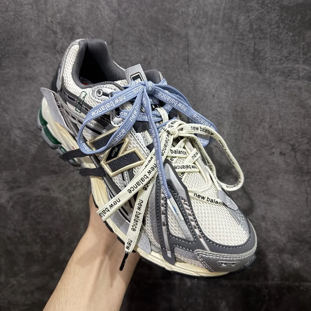 💰260 【纯原K版】新百伦New Balance M1906AR系列低帮复古老爹风休闲运动慢跑鞋 M1906AD 双绑带版本(另附一副原版鞋带) 全新大厂出品 市场第一梯队品质 绝对秒杀市场货 完美版型 正确组合大底 区别市场刷漆底版本 全套原楦原纸板原厂数据开发 进口三明治网面 原装进口皮料正确卡色 正确中底拉帮中底网布细节 原厂标裁 带紫光防伪 定制后跟透明水晶模块 冲裁组合 大底贴合程度胶水上色把控完美 整洁度挑战全网艺术家 多道序QC把关品质完善 匠心打造 耗时多月开发完成 工艺极其复杂难度可想而知 新开独立私模大底 正确六层组合大底 高端零售专供产物 Size:36 37 37.5 38 38.5 39 40 40.5 41 42 42.5 43 44 45 46 编码:X1B310320