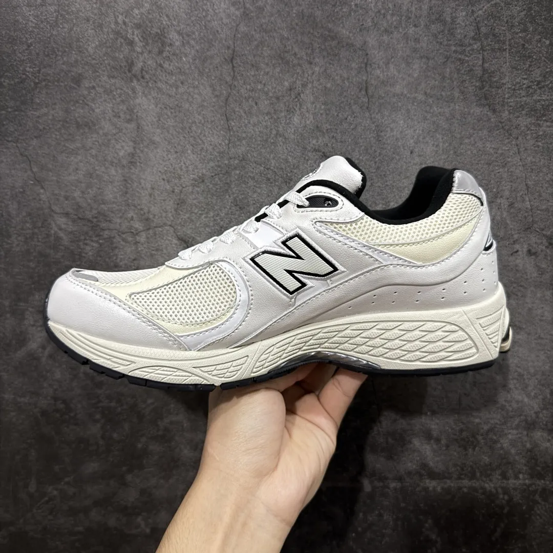 💰230【BC纯原版】New Balance NB2002R系列 ML2002RQ 全新版本 东莞大厂出品 市场第一梯队品质 绝对秒杀市场货 完美版型 正确组合大底 价格一步到位‼️ 全套原楦原纸板原厂数据开发 进口三明治网面 原装进口皮料正确绒感卡色 正确中底拉帮中底网布细节 原厂标裁 带紫光防伪 定制后跟透明水晶模块 冲裁组合 大底贴合程度胶水上色把控完美 整洁度挑战全网艺术家 多道序QC把关品质完善 匠心打造 耗时多月开发完成 工艺极其复杂难度可想而知 新开独立私模大底 正确六层组合大底 高端零售专供产物 Size：36 37 37.5 38 38.5 39 40 40.5 41 42 42.5 43 44 45 46 47.5 编码：GQB270280