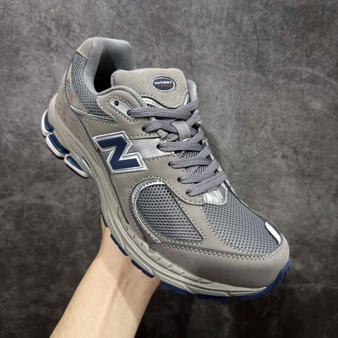 💰230 【BC纯原版】New Balance NB2002R系列 ML2002RA 全新版本 东莞大厂出品 市场第一梯队品质 绝对秒杀市场货 完美版型 正确组合大底 价格一步到位‼️ 全套原楦原纸板原厂数据开发 进口三明治网面 原装进口皮料正确绒感卡色 正确中底拉帮中底网布细节 原厂标裁 带紫光防伪 定制后跟透明水晶模块 冲裁组合 大底贴合程度胶水上色把控完美 整洁度挑战全网艺术家 多道序QC把关品质完善 匠心打造 耗时多月开发完成 工艺极其复杂难度可想而知 新开独立私模大底 正确六层组合大底 高端零售专供产物 Size:36 37 37.5 38 38.5 39 40 40.5 41 42 42.5 43 44 45 46 47.5 编码:GQB270280