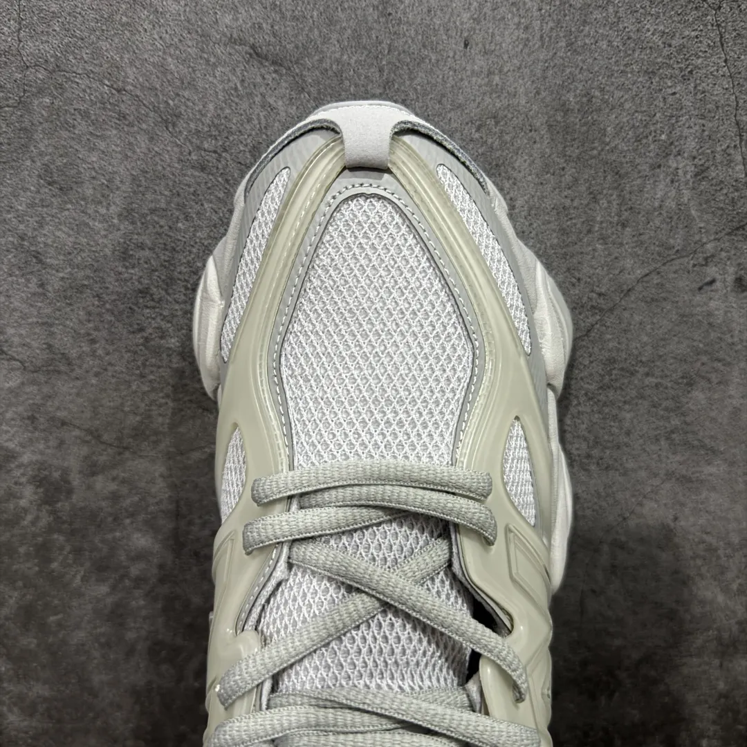 💰240【纯原版】 New Balance NB9060 联名款 复古休闲运动慢跑鞋 灰色 U9060IAB 全套原楦原纸板原厂数据开发 进口三明治网面 原装进口翻毛皮料正确绒感卡色 正确中底拉帮中底网布细节 原厂标裁 带紫光防伪 定制后跟透明水晶模块 冲裁组合 大底贴合程度胶水上色把控完美 整洁度挑战全网艺术家 多道序QC把关品质完善 匠心打造 耗时两个月开发完成 工艺极其复杂难度可想而知 新开独立私模大底 全网唯一正确六层组合大底 高端零售专供产物 Size：36 37 37.5 38 38.5 39 40 40.5 41 42 42.5 43 44 45 46.5 编码：JPC290300