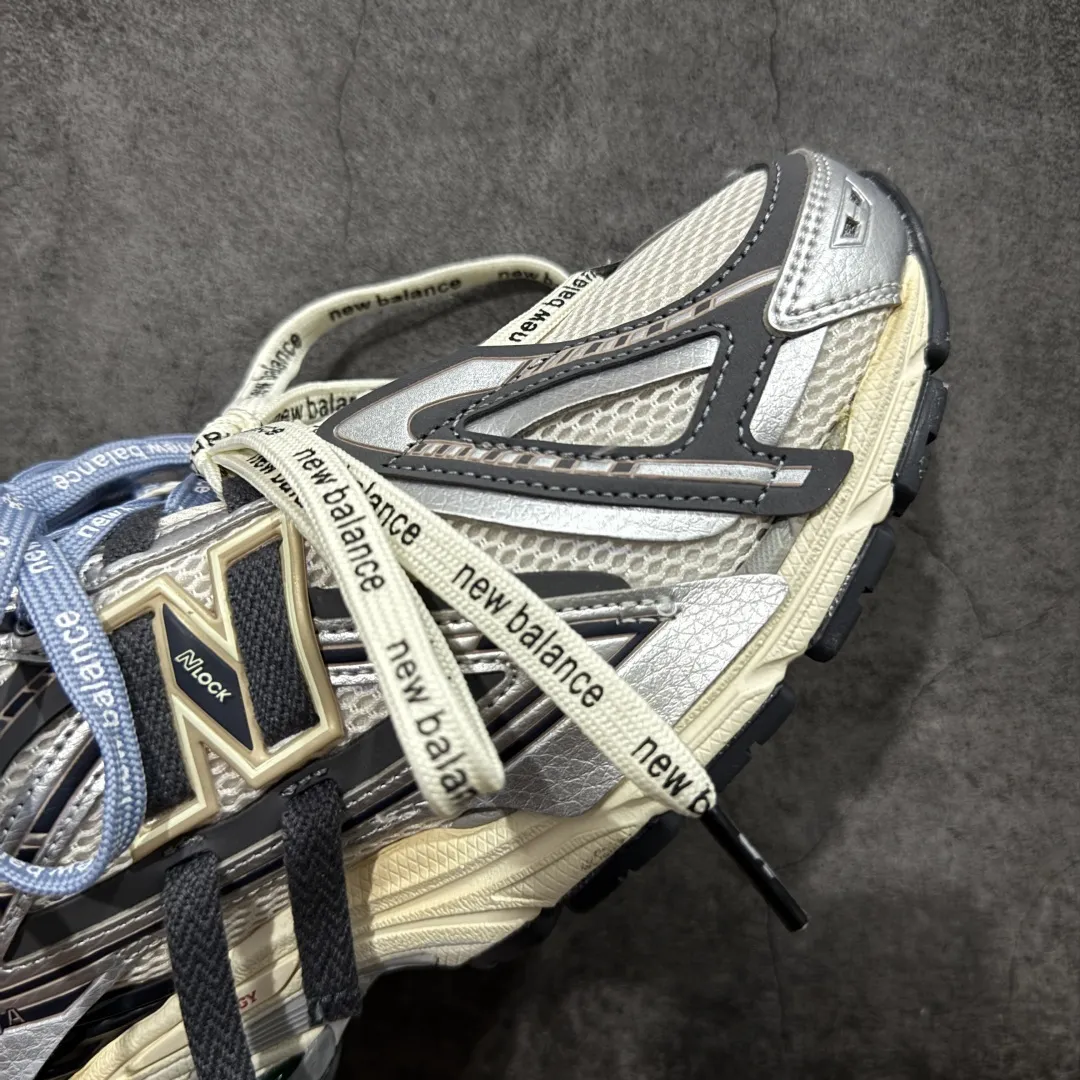 💰260 【纯原K版】新百伦New Balance M1906AR系列低帮复古老爹风休闲运动慢跑鞋 M1906AD 双绑带版本(另附一副原版鞋带) 全新大厂出品 市场第一梯队品质 绝对秒杀市场货 完美版型 正确组合大底 区别市场刷漆底版本 全套原楦原纸板原厂数据开发 进口三明治网面 原装进口皮料正确卡色 正确中底拉帮中底网布细节 原厂标裁 带紫光防伪 定制后跟透明水晶模块 冲裁组合 大底贴合程度胶水上色把控完美 整洁度挑战全网艺术家 多道序QC把关品质完善 匠心打造 耗时多月开发完成 工艺极其复杂难度可想而知 新开独立私模大底 正确六层组合大底 高端零售专供产物 Size:36 37 37.5 38 38.5 39 40 40.5 41 42 42.5 43 44 45 46 编码:X1B310320