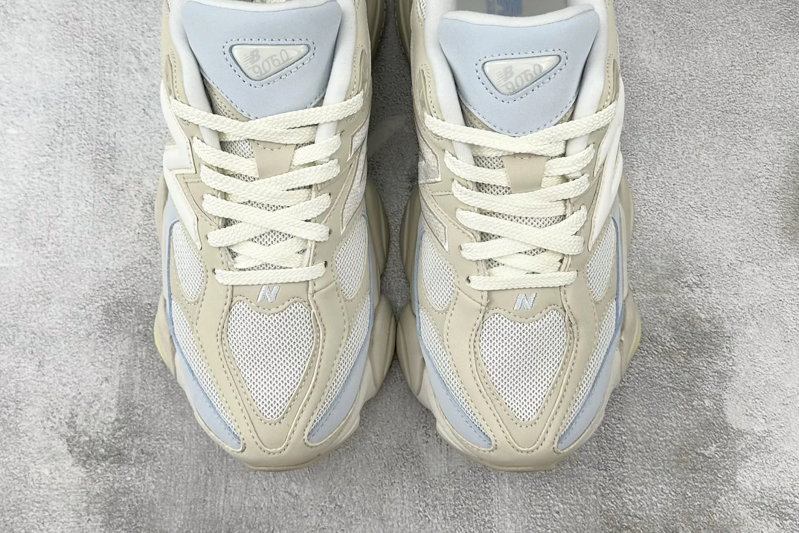 💰240 C版 纯原 大厂出品 新百伦9060 New Balance NB 9060 米白 货号: U9060JDS 尺码：36 37 37.5 38 38.5 39.5 40 40.5 41.5 42 42.5 43 44 44.5 45 46 46.5 编码：33