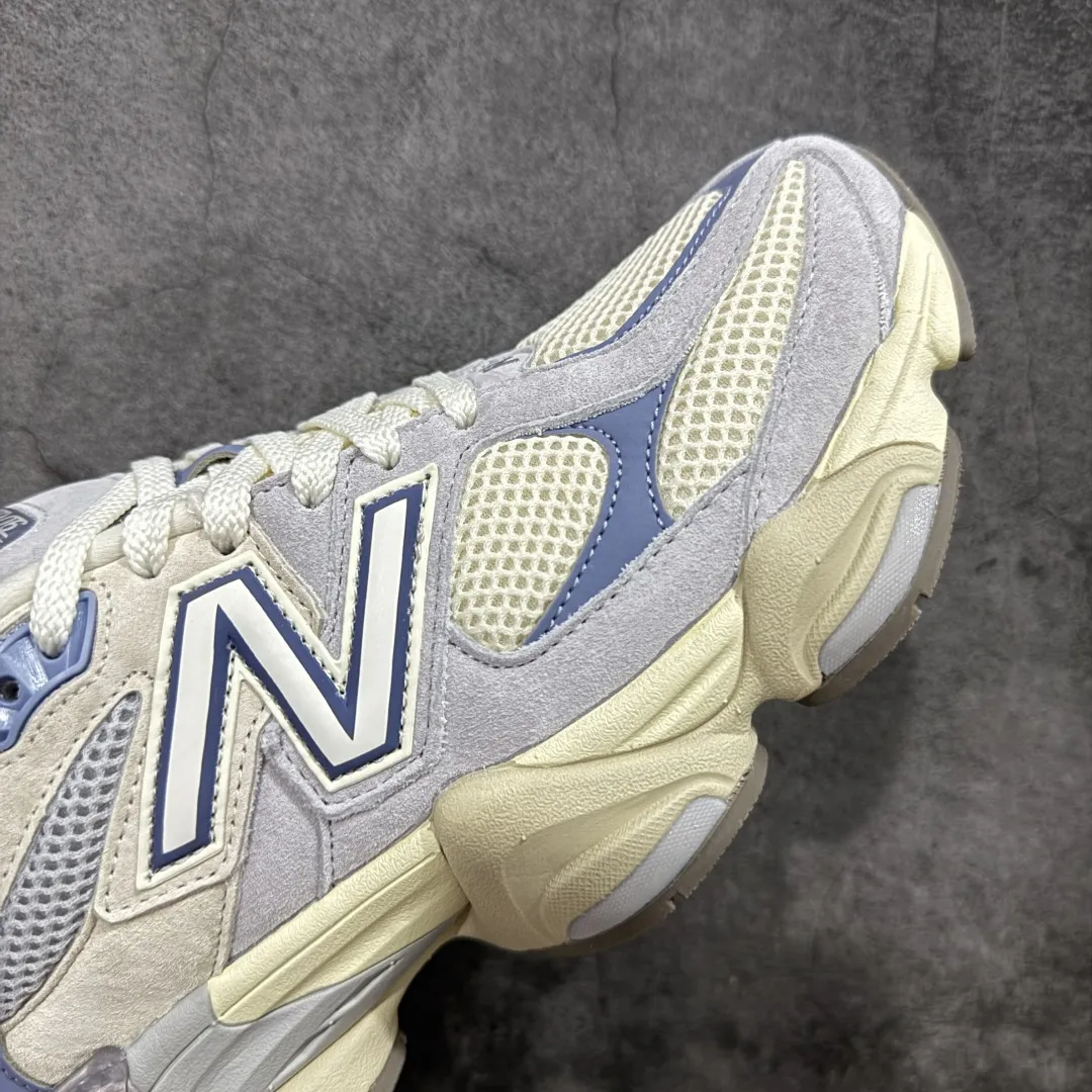 💰240【纯原版】 New Balance NB9060 联名款 复古休闲运动慢跑鞋 灰蓝 U9060EEL 全套原楦原纸板原厂数据开发 进口三明治网面 原装进口翻毛皮料正确绒感卡色 正确中底拉帮中底网布细节 原厂标裁 带紫光防伪 定制后跟透明水晶模块 冲裁组合 大底贴合程度胶水上色把控完美 整洁度挑战全网艺术家 多道序QC把关品质完善 匠心打造 耗时两个月开发完成 工艺极其复杂难度可想而知 新开独立私模大底 全网唯一正确六层组合大底 高端零售专供产物 Size：36 37 37.5 38 38.5 39.5 40 40.5 41.5 42 42.5 43 44 45 46.5