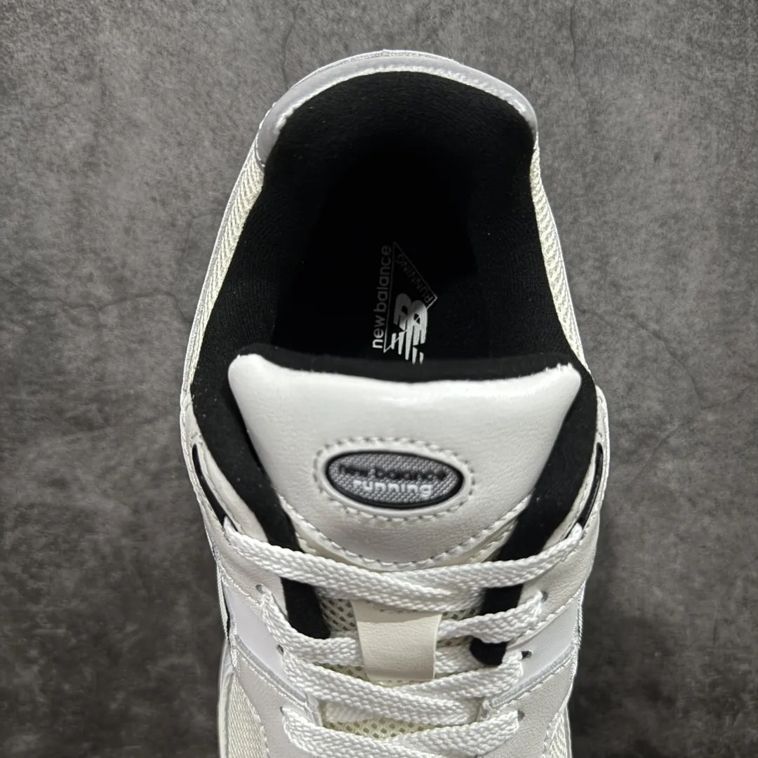 💰230【BC纯原版】New Balance NB2002R系列 ML2002RQ 全新版本 东莞大厂出品 市场第一梯队品质 绝对秒杀市场货 完美版型 正确组合大底 价格一步到位‼️ 全套原楦原纸板原厂数据开发 进口三明治网面 原装进口皮料正确绒感卡色 正确中底拉帮中底网布细节 原厂标裁 带紫光防伪 定制后跟透明水晶模块 冲裁组合 大底贴合程度胶水上色把控完美 整洁度挑战全网艺术家 多道序QC把关品质完善 匠心打造 耗时多月开发完成 工艺极其复杂难度可想而知 新开独立私模大底 正确六层组合大底 高端零售专供产物 Size:36 37 37.5 38 38.5 39 40 40.5 41 42 42.5 43 44 45 46 47.5 编码:GQB270280