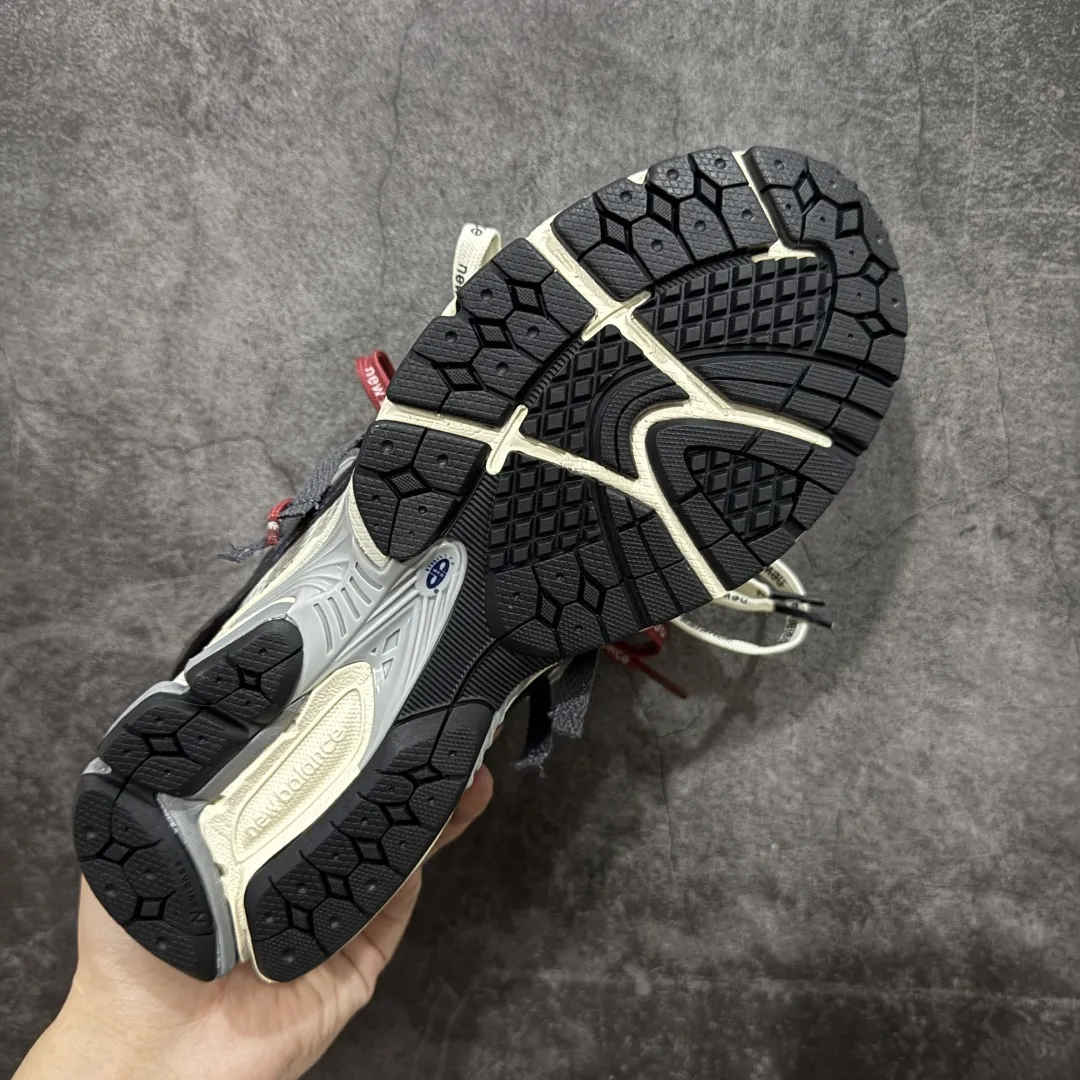 💰260 【纯原K版】新百伦New Balance M1906AR系列低帮复古老爹风休闲运动慢跑鞋 U1906ANB 双绑带版本(另附一副原版鞋带) 全新大厂出品 市场第一梯队品质 绝对秒杀市场货 完美版型 正确组合大底 区别市场刷漆底版本 全套原楦原纸板原厂数据开发 进口三明治网面 原装进口皮料正确卡色 正确中底拉帮中底网布细节 原厂标裁 带紫光防伪 定制后跟透明水晶模块 冲裁组合 大底贴合程度胶水上色把控完美 整洁度挑战全网艺术家 多道序QC把关品质完善 匠心打造 耗时多月开发完成 工艺极其复杂难度可想而知 新开独立私模大底 正确六层组合大底 高端零售专供产物 Size:36 37 37.5 38 38.5 39 40 40.5 41 42 42.5 43 44 45 46 编码:X1B310320