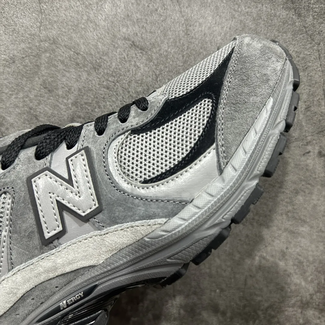 💰230 【纯原c版】NB New Balance M2002R 新百伦M2002RCL 灰黑 全新版本出货 新配色陆续开发出货 品质很好 价格实惠 全套原楦原纸板原厂数据开发 原厂网纱 原装进口皮料 正确绒感卡色 正确中底拉帮中底网布细节 一比一手工擦旧效果 冲裁组合 匠心打造 耗时两个月开发完成 工艺极其复杂难度可想而知 新开独立私模大底 全网唯一正确做旧组合大底 高端零售专供产物 尺码:36 37 37.5 38 38.5 39.5 40 40.5 41.5 42 42.5 43 44 44.5 45 45.5 46.5 编码:JPB280290