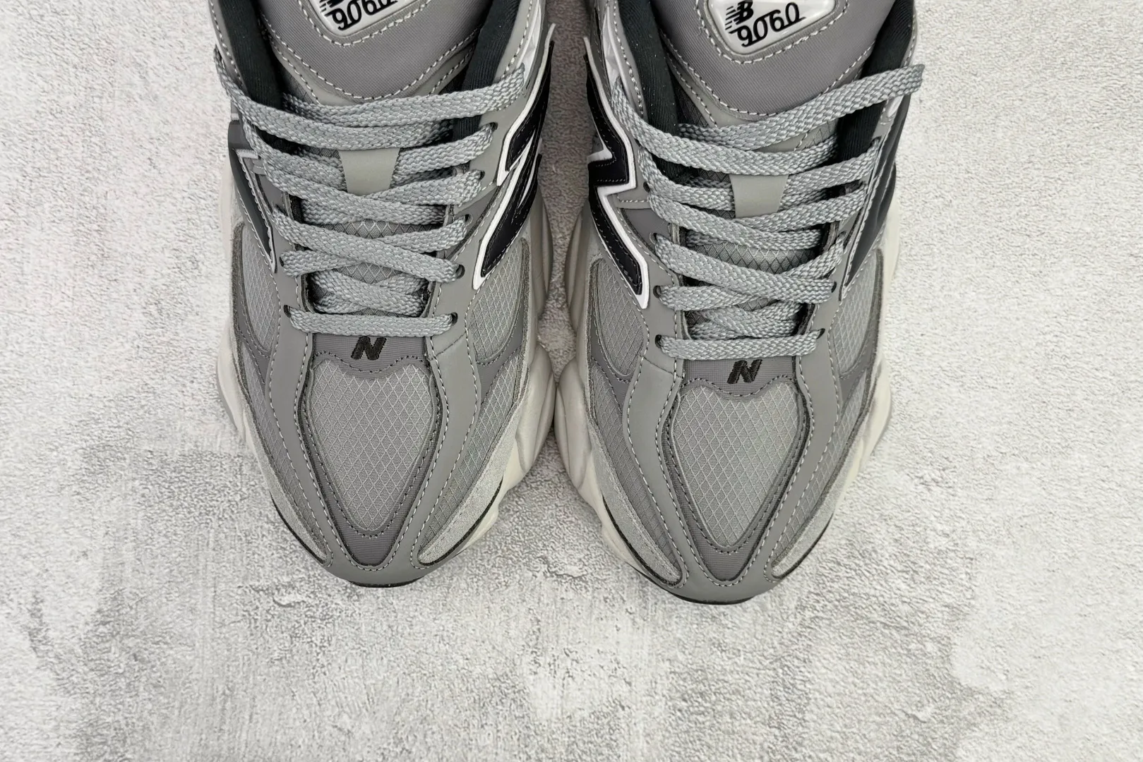 💰240 C版纯原大厂出品 New Balance NB 9060 灰色 货号: U9060ORB 尺码:36 36.5 37 38.5 39 40 40.5 41 42 42.5 43 44 44.5 45 46 46.5 47 编码:33