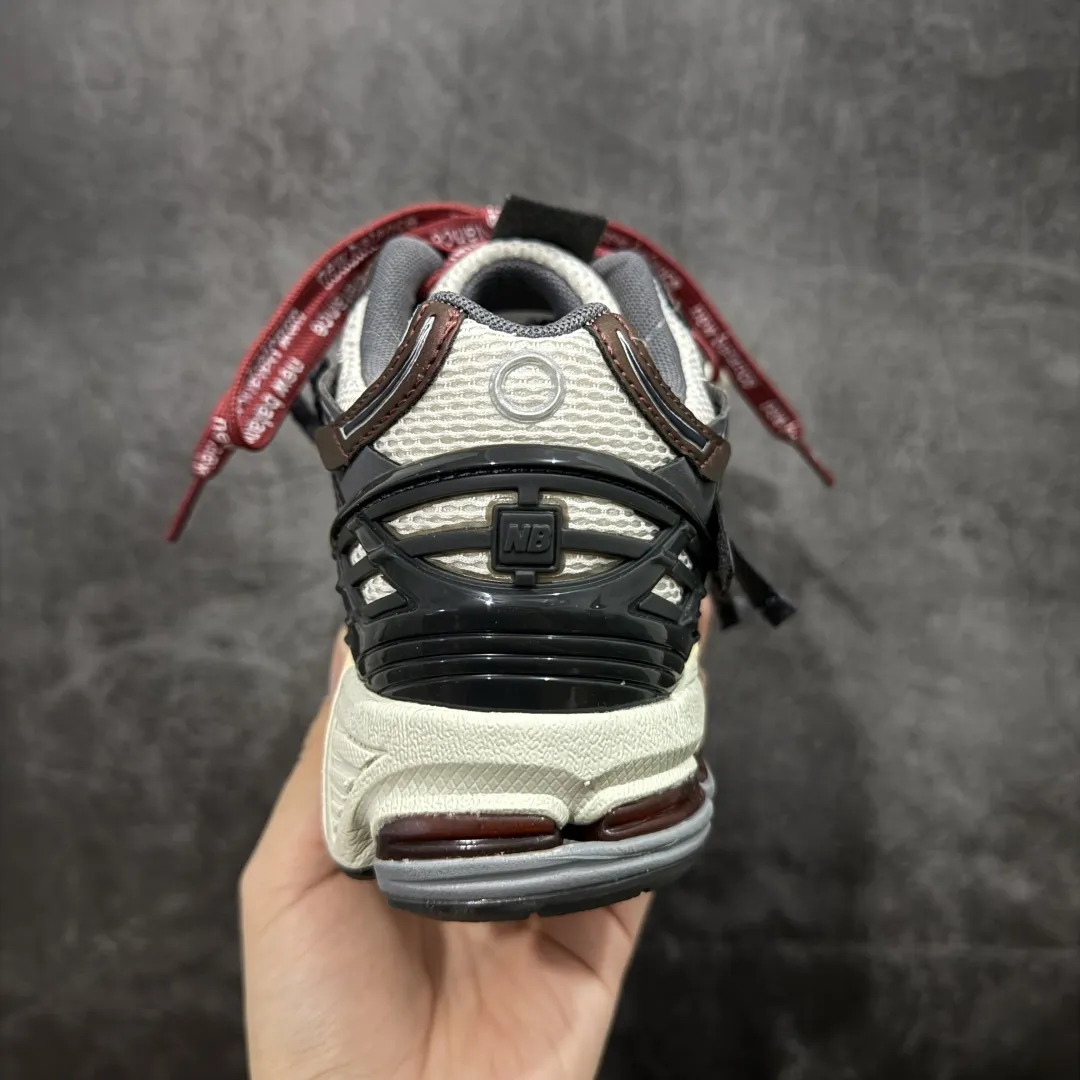 💰260 【纯原K版】新百伦New Balance M1906AR系列低帮复古老爹风休闲运动慢跑鞋 M1906AR 双绑带版本(另附一副原版鞋带) 全新大厂出品 市场第一梯队品质 绝对秒杀市场货 完美版型 正确组合大底 区别市场刷漆底版本 全套原楦原纸板原厂数据开发 进口三明治网面 原装进口皮料正确卡色 正确中底拉帮中底网布细节 原厂标裁 带紫光防伪 定制后跟透明水晶模块 冲裁组合 大底贴合程度胶水上色把控完美 整洁度挑战全网艺术家 多道序QC把关品质完善 匠心打造 耗时多月开发完成 工艺极其复杂难度可想而知 新开独立私模大底 正确六层组合大底 高端零售专供产物 Size:36 37 37.5 38 38.5 39 40 40.5 41 42 42.5 43 44 45 46 编码:X1B310320