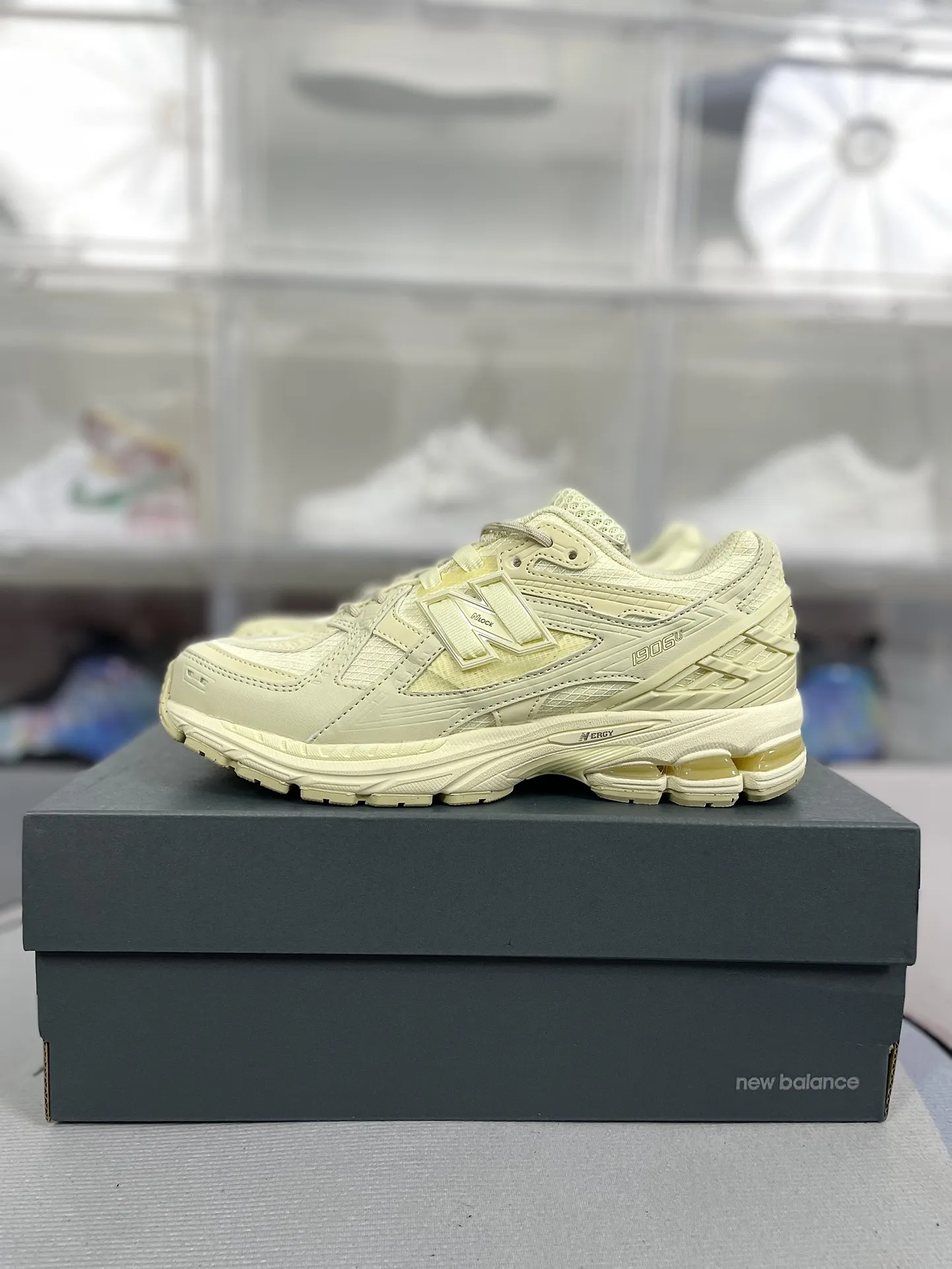 💰190 Z版纯原New Balance NB 1906U舒适时尚防滑耐磨 低帮 越野跑步鞋 男女同款 柠檬黄 新百伦 ▪️New Balance以诞生于21世纪的科技跑鞋1906为蓝本，融合现代先锋科技与日常使用风格注入当代美学，革新演绎复古时尚。淋漓经典轮廓，致敬千福一代跑者的科技美学，1906R以现代设计语言还原初始配色，层次演绎时光更迭的魅力。 ▪️尺码：36-45（36 37 37.5 38 38.5 39.5 40 40.5 41.5 42 42.5 43 44 44.5 45） ▪️货号：M1906NK