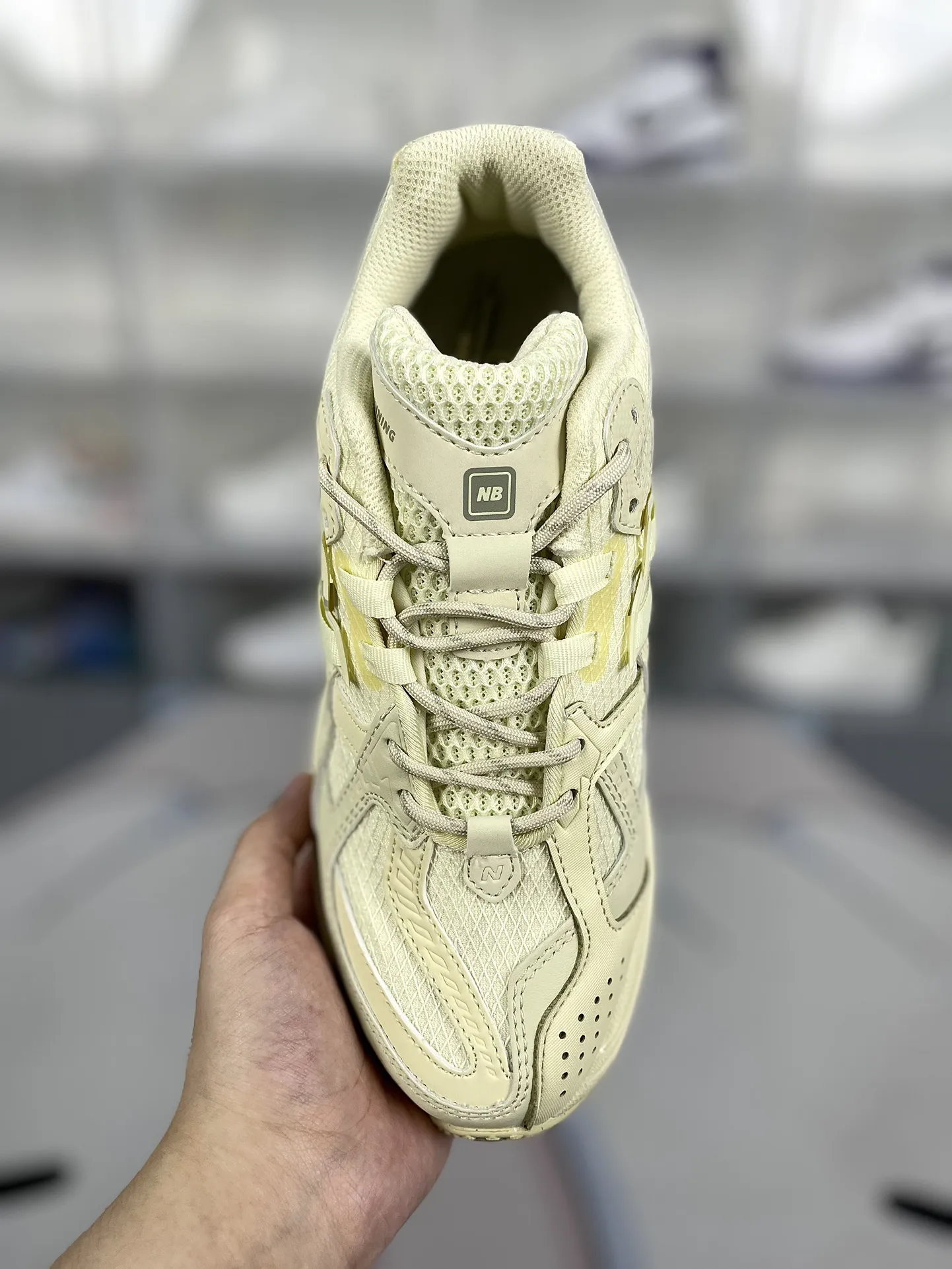 💰190 Z版纯原New Balance NB 1906U舒适时尚防滑耐磨 低帮 越野跑步鞋 男女同款 柠檬黄 新百伦 ▪️New Balance以诞生于21世纪的科技跑鞋1906为蓝本，融合现代先锋科技与日常使用风格注入当代美学，革新演绎复古时尚。淋漓经典轮廓，致敬千福一代跑者的科技美学，1906R以现代设计语言还原初始配色，层次演绎时光更迭的魅力。 ▪️尺码：36-45（36 37 37.5 38 38.5 39.5 40 40.5 41.5 42 42.5 43 44 44.5 45） ▪️货号：M1906NK