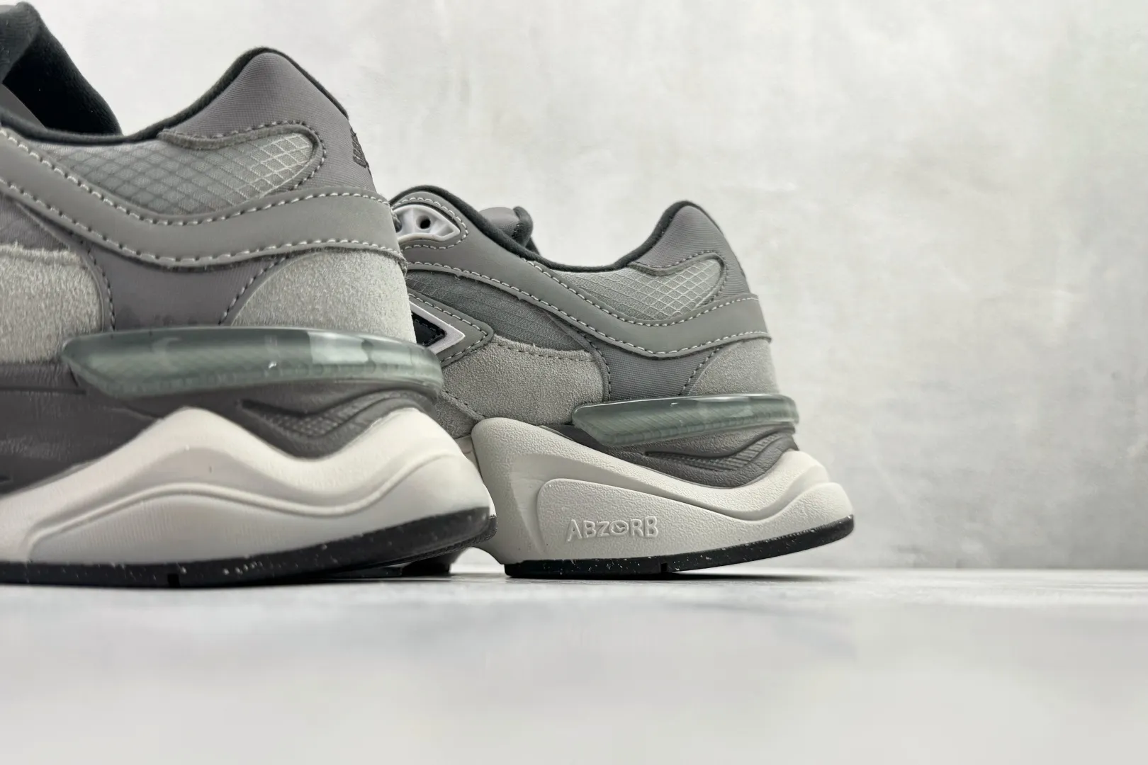 💰240 C版纯原大厂出品 New Balance NB 9060 灰色 货号: U9060ORB 尺码:36 36.5 37 38.5 39 40 40.5 41 42 42.5 43 44 44.5 45 46 46.5 47 编码:33