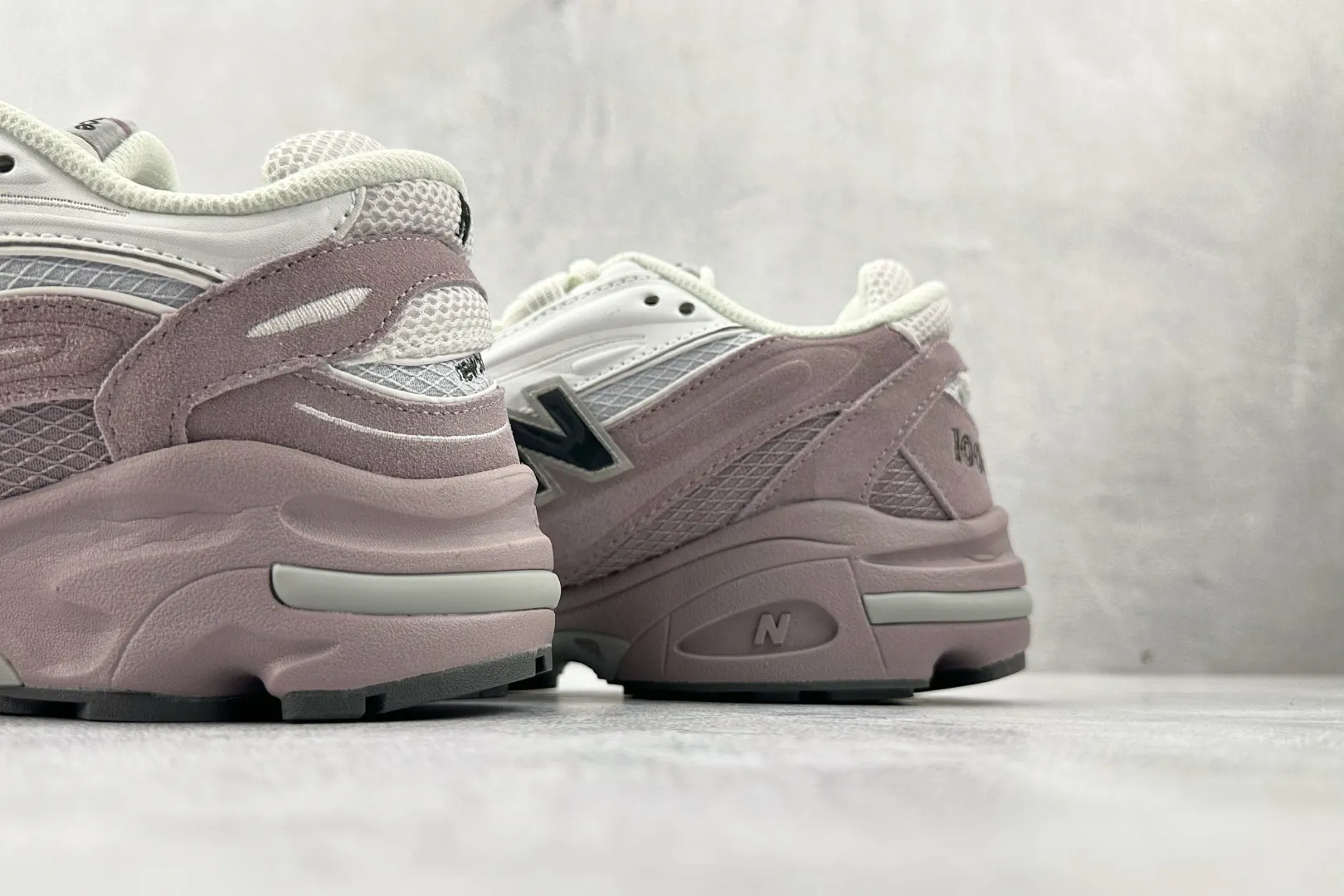 💰220 C版纯原大厂出品 New Balance NB 1000 白紫 货号:M1000PSY 尺码:36 36.5 37.5 38 38.5 39 40 40.5 41 42 42.5 43 44 44.5 45 46 46.5 编码:33