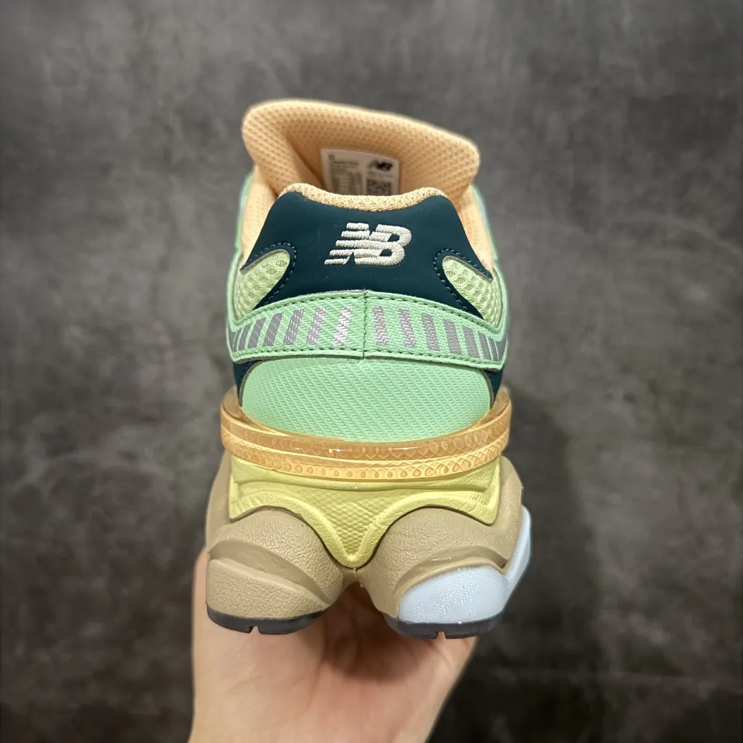 💰240【纯原版】 New Balance NB9060 联名款 复古休闲运动慢跑鞋 黑白色U9060TMA 全套原楦原纸板原厂数据开发 进口三明治网面 原装进口翻毛皮料正确绒感卡色 正确中底拉帮中底网布细节 原厂标裁 带紫光防伪 定制后跟透明水晶模块 冲裁组合 大底贴合程度胶水上色把控完美 整洁度挑战全网艺术家 多道序QC把关品质完善 匠心打造 耗时两个月开发完成 工艺极其复杂难度可想而知 新开独立私模大底 全网唯一正确六层组合大底 高端零售专供产物 Size:36 37 37.5 38 38.5 39.5 40 40.5 41.5 42 42.5 43 44 45 46.5 编码:JPC290300