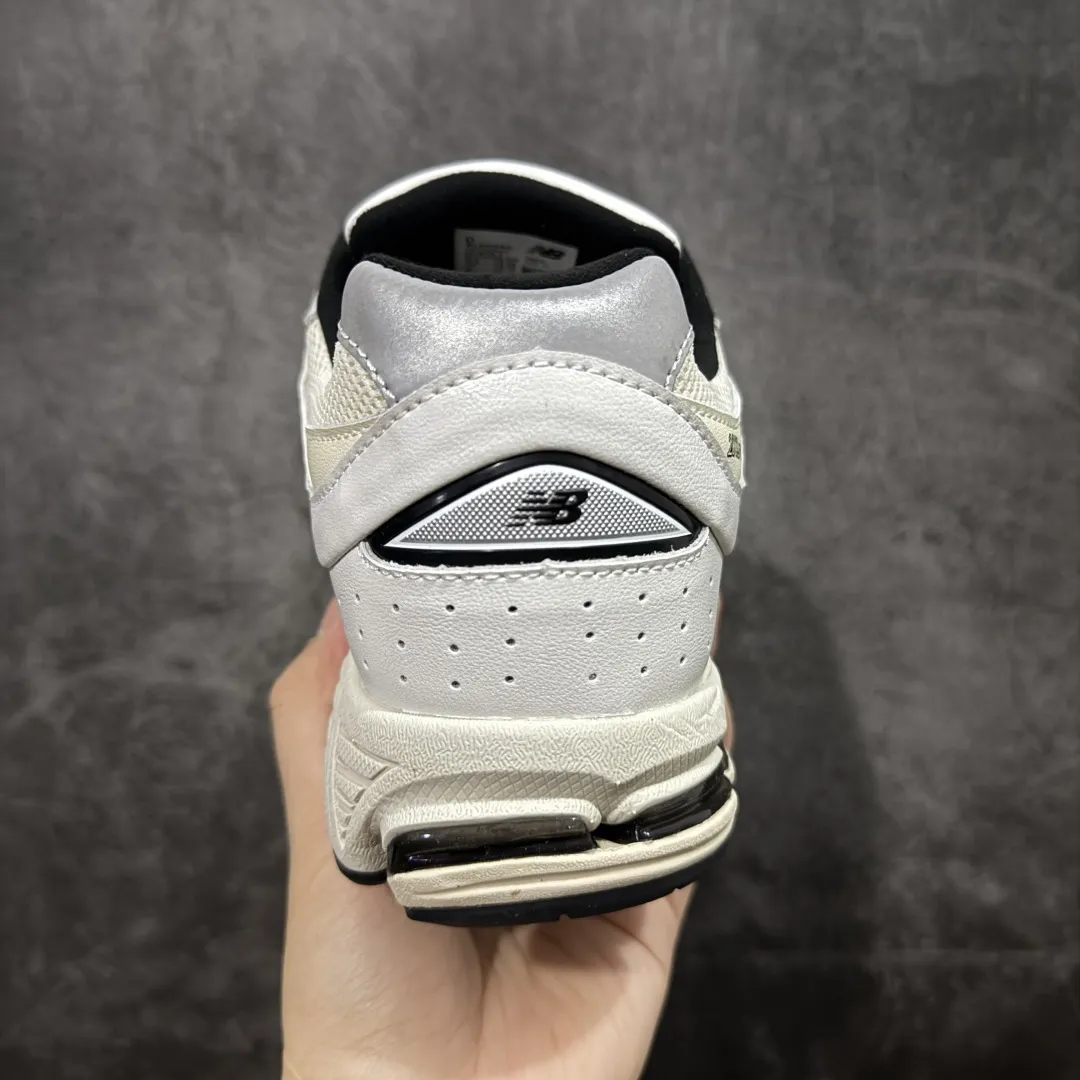 💰230【BC纯原版】New Balance NB2002R系列 ML2002RQ 全新版本 东莞大厂出品 市场第一梯队品质 绝对秒杀市场货 完美版型 正确组合大底 价格一步到位‼️ 全套原楦原纸板原厂数据开发 进口三明治网面 原装进口皮料正确绒感卡色 正确中底拉帮中底网布细节 原厂标裁 带紫光防伪 定制后跟透明水晶模块 冲裁组合 大底贴合程度胶水上色把控完美 整洁度挑战全网艺术家 多道序QC把关品质完善 匠心打造 耗时多月开发完成 工艺极其复杂难度可想而知 新开独立私模大底 正确六层组合大底 高端零售专供产物 Size:36 37 37.5 38 38.5 39 40 40.5 41 42 42.5 43 44 45 46 47.5 编码:GQB270280