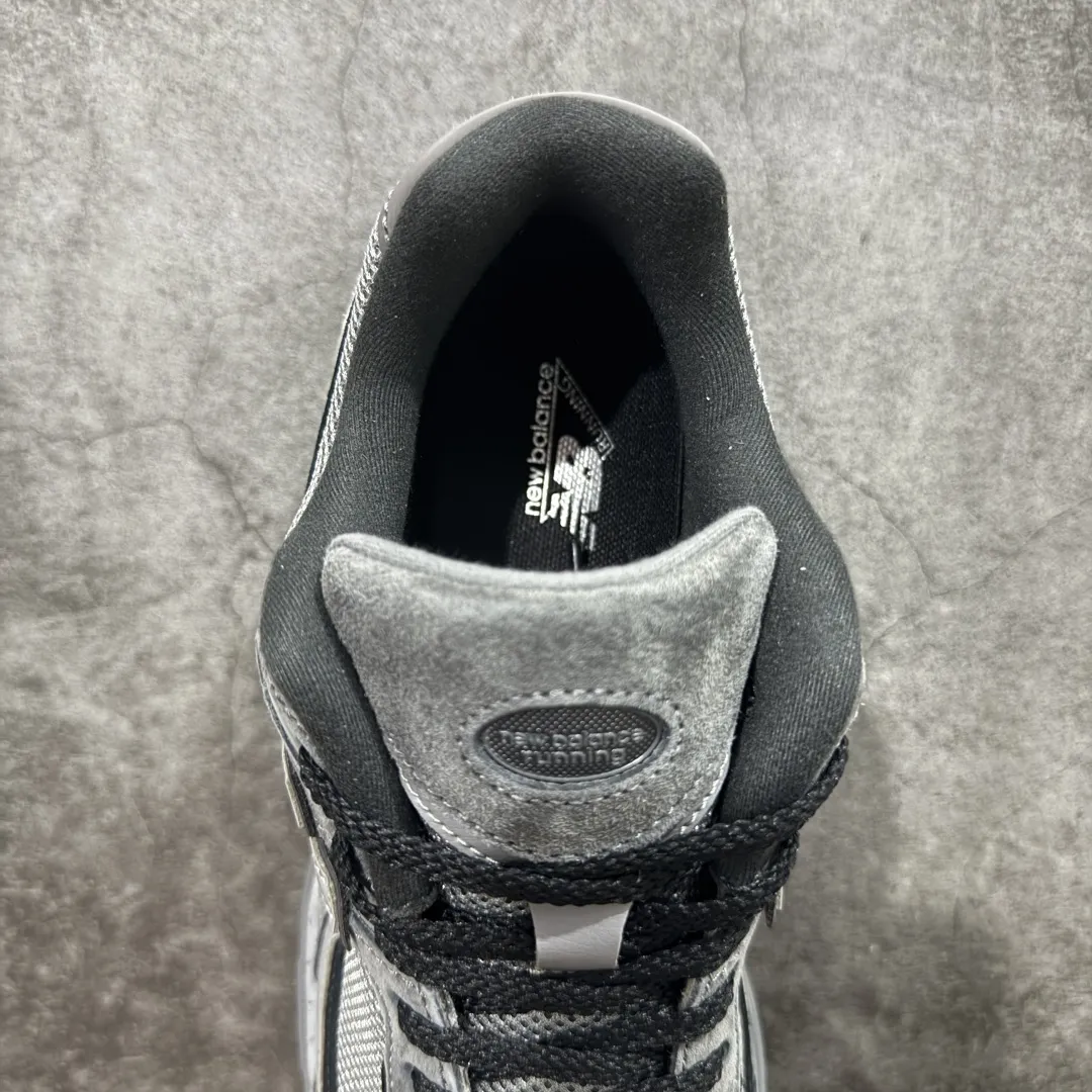 💰230 【纯原c版】NB New Balance M2002R 新百伦M2002RCL 灰黑 全新版本出货 新配色陆续开发出货 品质很好 价格实惠 全套原楦原纸板原厂数据开发 原厂网纱 原装进口皮料 正确绒感卡色 正确中底拉帮中底网布细节 一比一手工擦旧效果 冲裁组合 匠心打造 耗时两个月开发完成 工艺极其复杂难度可想而知 新开独立私模大底 全网唯一正确做旧组合大底 高端零售专供产物 尺码:36 37 37.5 38 38.5 39.5 40 40.5 41.5 42 42.5 43 44 44.5 45 45.5 46.5 编码:JPB280290