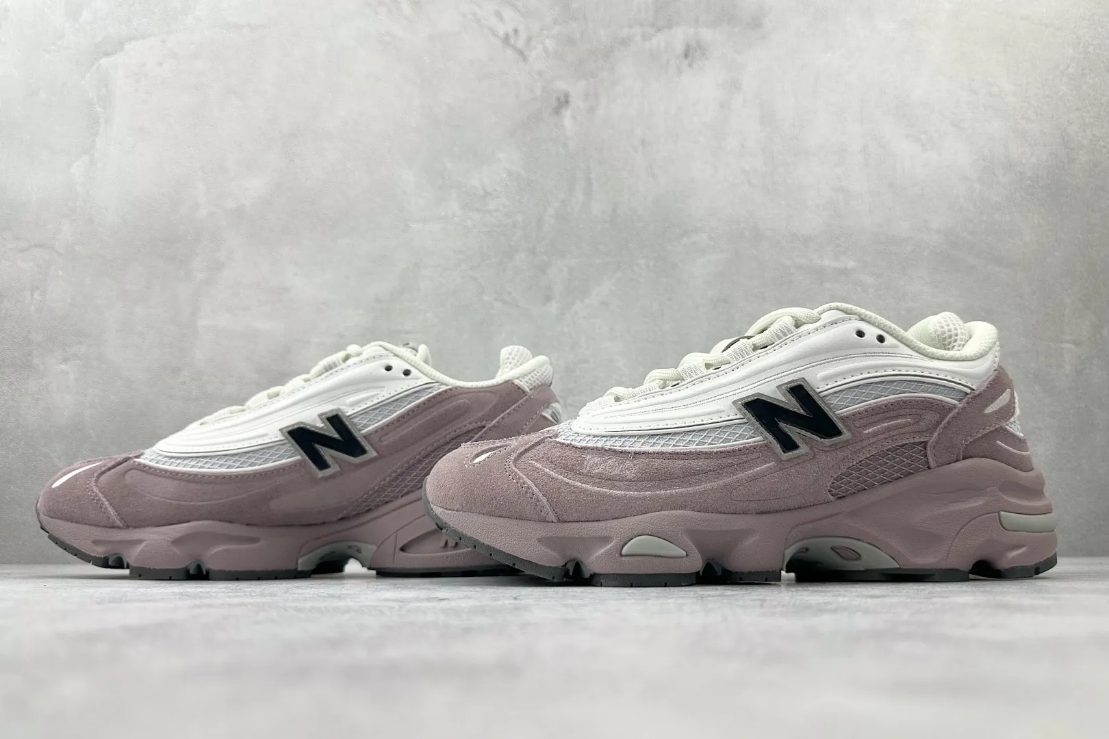 💰220 C版纯原大厂出品 New Balance NB 1000 白紫 货号:M1000PSY 尺码:36 36.5 37.5 38 38.5 39 40 40.5 41 42 42.5 43 44 44.5 45 46 46.5 编码:33