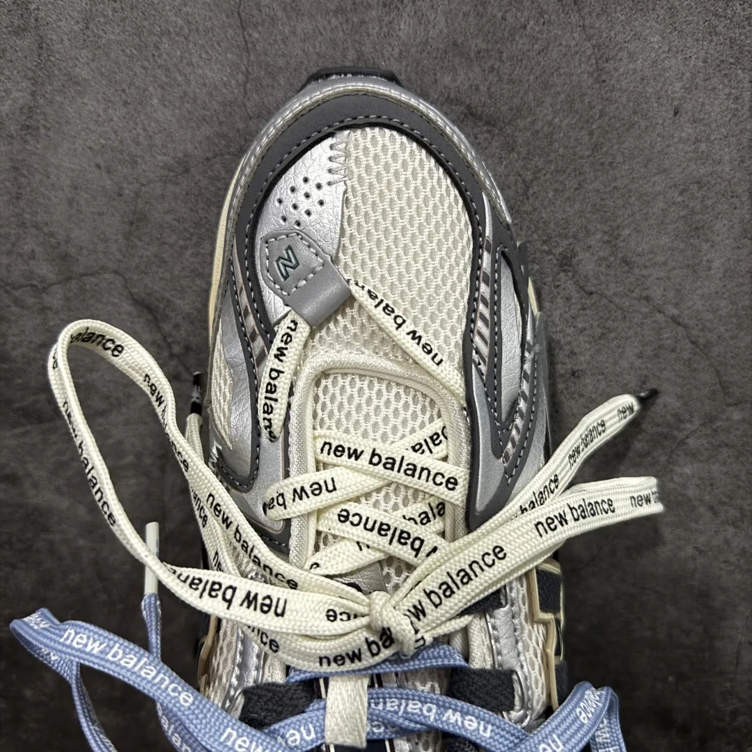 💰260 【纯原K版】新百伦New Balance M1906AR系列低帮复古老爹风休闲运动慢跑鞋 M1906AD 双绑带版本(另附一副原版鞋带) 全新大厂出品 市场第一梯队品质 绝对秒杀市场货 完美版型 正确组合大底 区别市场刷漆底版本 全套原楦原纸板原厂数据开发 进口三明治网面 原装进口皮料正确卡色 正确中底拉帮中底网布细节 原厂标裁 带紫光防伪 定制后跟透明水晶模块 冲裁组合 大底贴合程度胶水上色把控完美 整洁度挑战全网艺术家 多道序QC把关品质完善 匠心打造 耗时多月开发完成 工艺极其复杂难度可想而知 新开独立私模大底 正确六层组合大底 高端零售专供产物 Size:36 37 37.5 38 38.5 39 40 40.5 41 42 42.5 43 44 45 46 编码:X1B310320