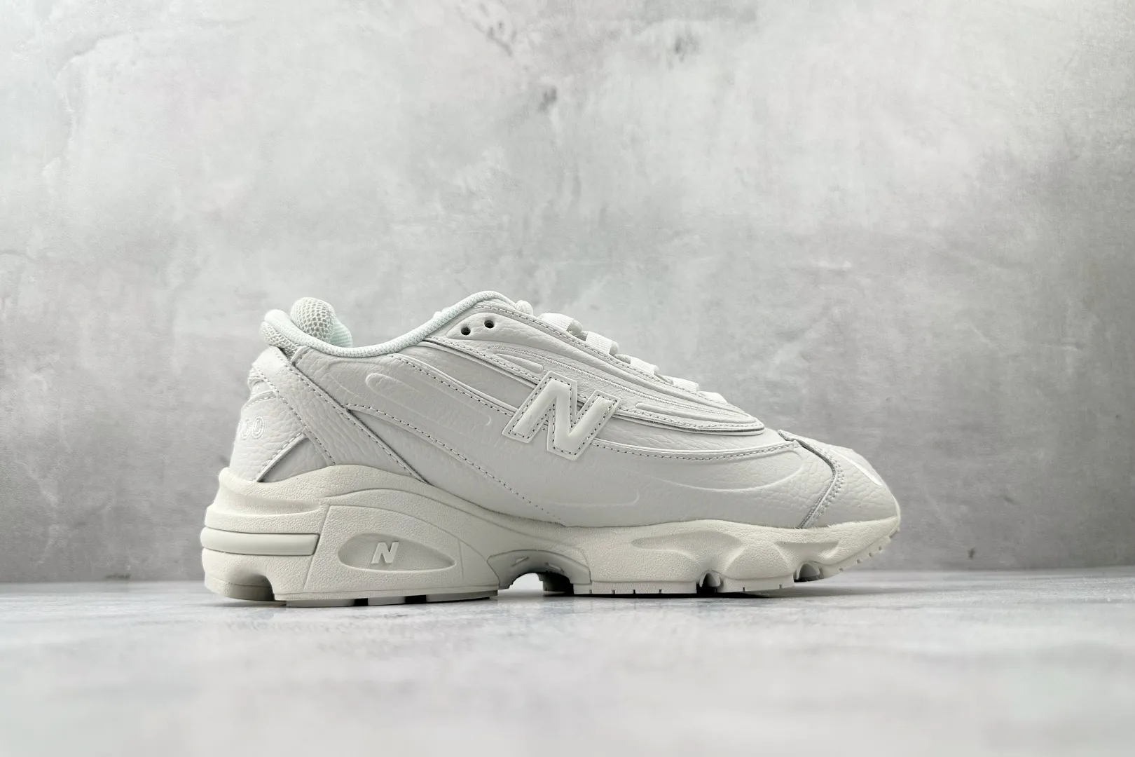 💰220 C版 大厂出品 New Balance NB 1000 Reflection Sea Salt 白色 货号:M1000BW 尺码:36 36.5 37.5 38 38.5 39 40 40.5 41 42 42.5 43 44 44.5 45 46 46.5 编码:33