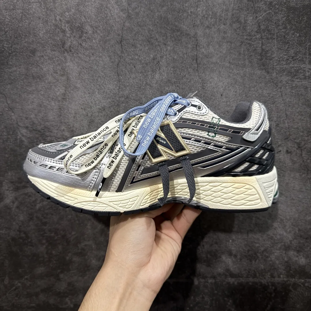 💰260 【纯原K版】新百伦New Balance M1906AR系列低帮复古老爹风休闲运动慢跑鞋 M1906AD 双绑带版本(另附一副原版鞋带) 全新大厂出品 市场第一梯队品质 绝对秒杀市场货 完美版型 正确组合大底 区别市场刷漆底版本 全套原楦原纸板原厂数据开发 进口三明治网面 原装进口皮料正确卡色 正确中底拉帮中底网布细节 原厂标裁 带紫光防伪 定制后跟透明水晶模块 冲裁组合 大底贴合程度胶水上色把控完美 整洁度挑战全网艺术家 多道序QC把关品质完善 匠心打造 耗时多月开发完成 工艺极其复杂难度可想而知 新开独立私模大底 正确六层组合大底 高端零售专供产物 Size:36 37 37.5 38 38.5 39 40 40.5 41 42 42.5 43 44 45 46 编码:X1B310320