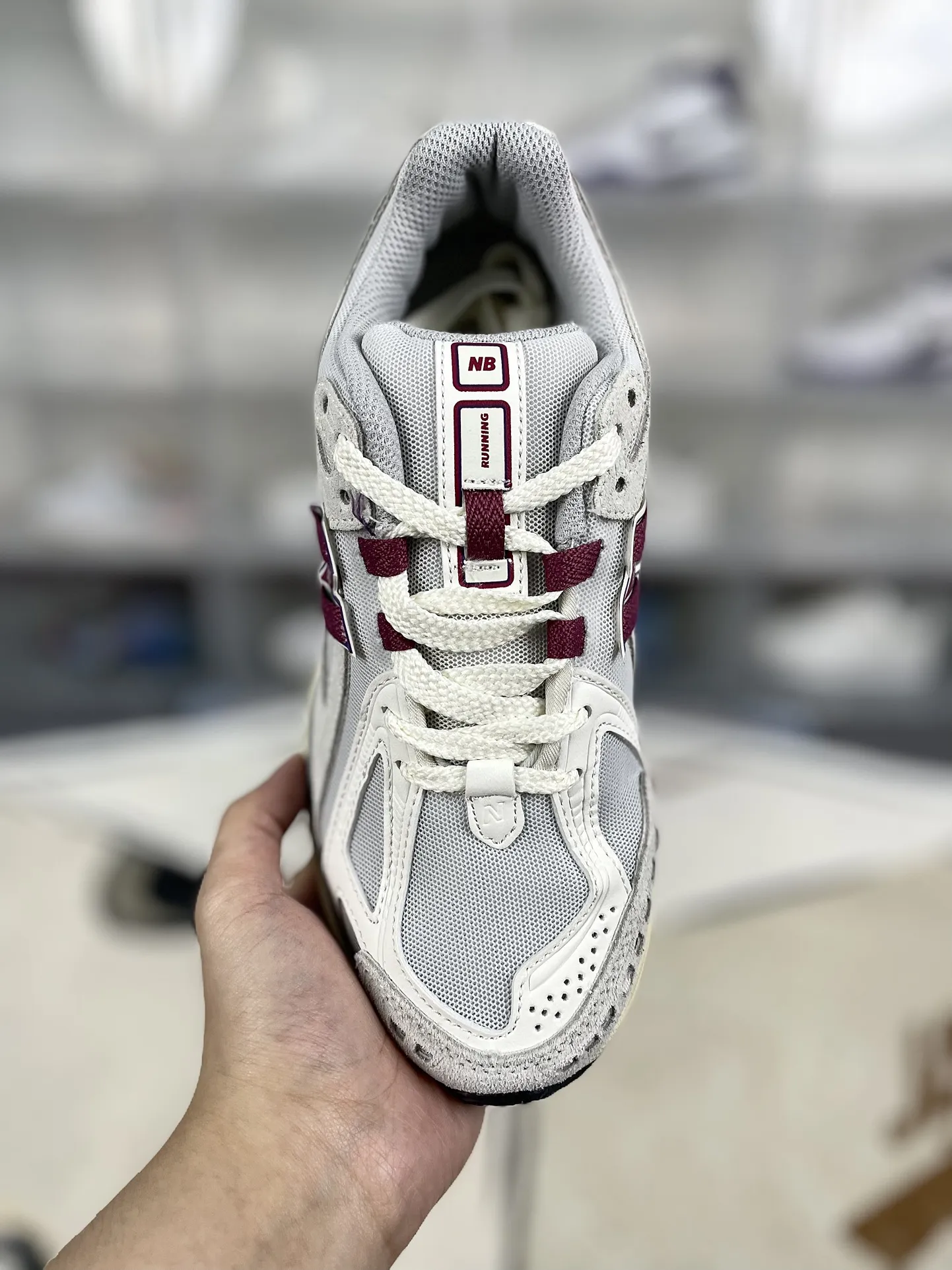 💰190 Z版纯原New Balance NB 1906R 舒适简约百搭耐磨 低帮 休闲跑步鞋 男女款 米紫 新百伦 ▪️New Balance以诞生于21世纪的科技跑鞋1906为蓝本，融合现代先锋科技与日常使用风格注入当代美学，革新演绎复古时尚。淋漓经典轮廓，致敬千福一代跑者的科技美学，1906R以现代设计语言还原初始配色，层次演绎时光更迭的魅力。 ▪️尺码：36-40（36 37 37.5 38 38.5 39.5 40） ▪️货号：M1906REF