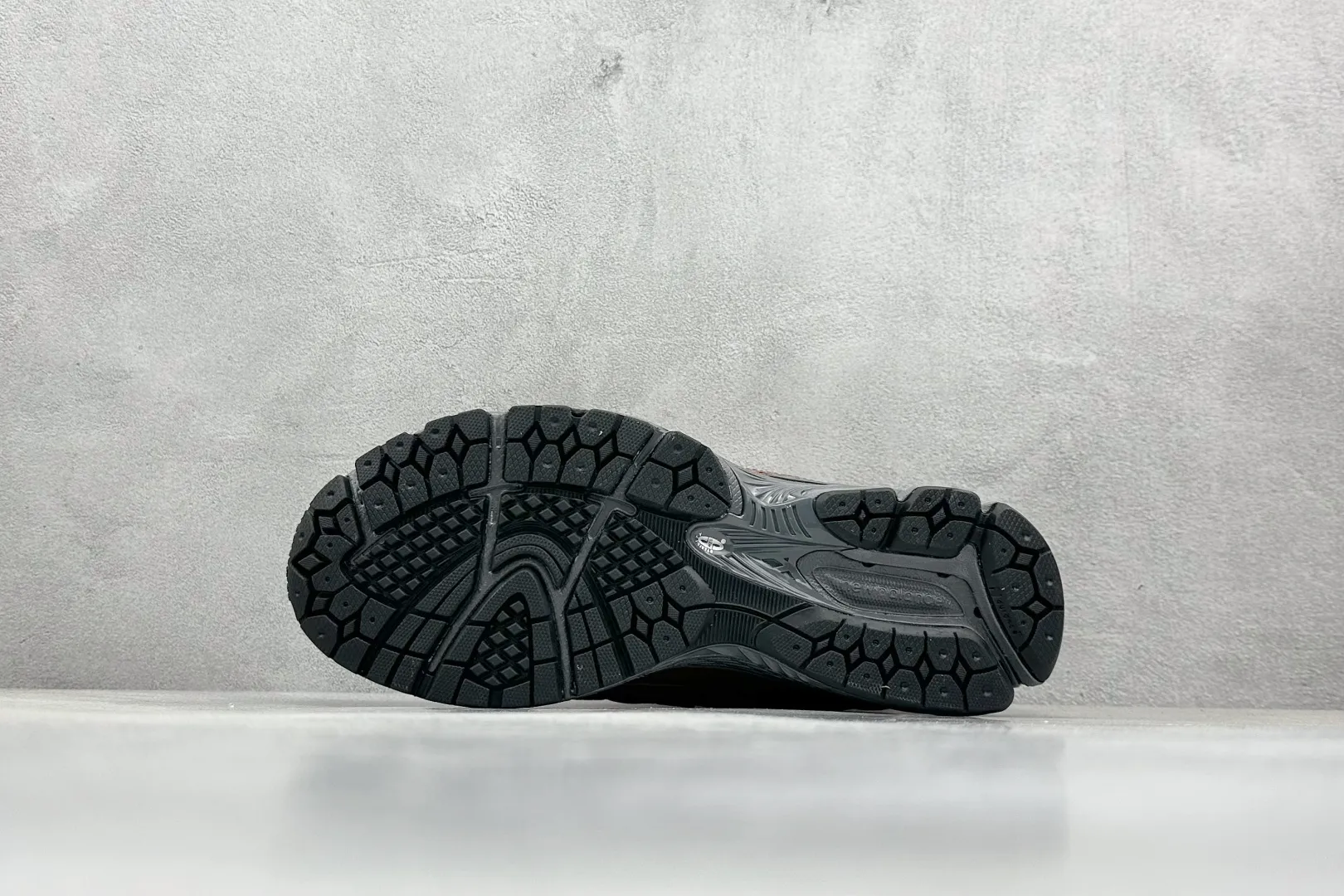 💰240 C版 New Balance 1906系列复古老爹风休闲运动慢跑鞋 #采用轻质牛剖革拼接透气网眼衬垫织物鞋面材质 T-Beam大底提供足步弓支撑,保持步态稳定 后跟搭载外露缓震胶 货号:M1906RZA 尺码:36 37 37.5 38 38.5 39 40 40.5 41 42 42.5 43 44 44.5 45 46.5 编码:33