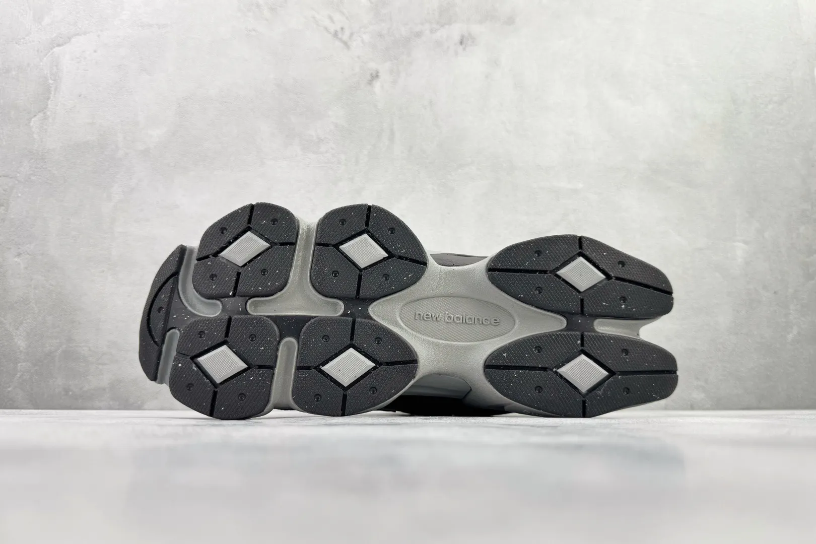 💰240 C版纯原大厂出品 New Balance NB 9060 黑色 货号: U9060ORA 尺码:36 36.5 37 38.5 39 40 40.5 41 42 42.5 43 44 44.5 45 46 46.5 47 编码:33