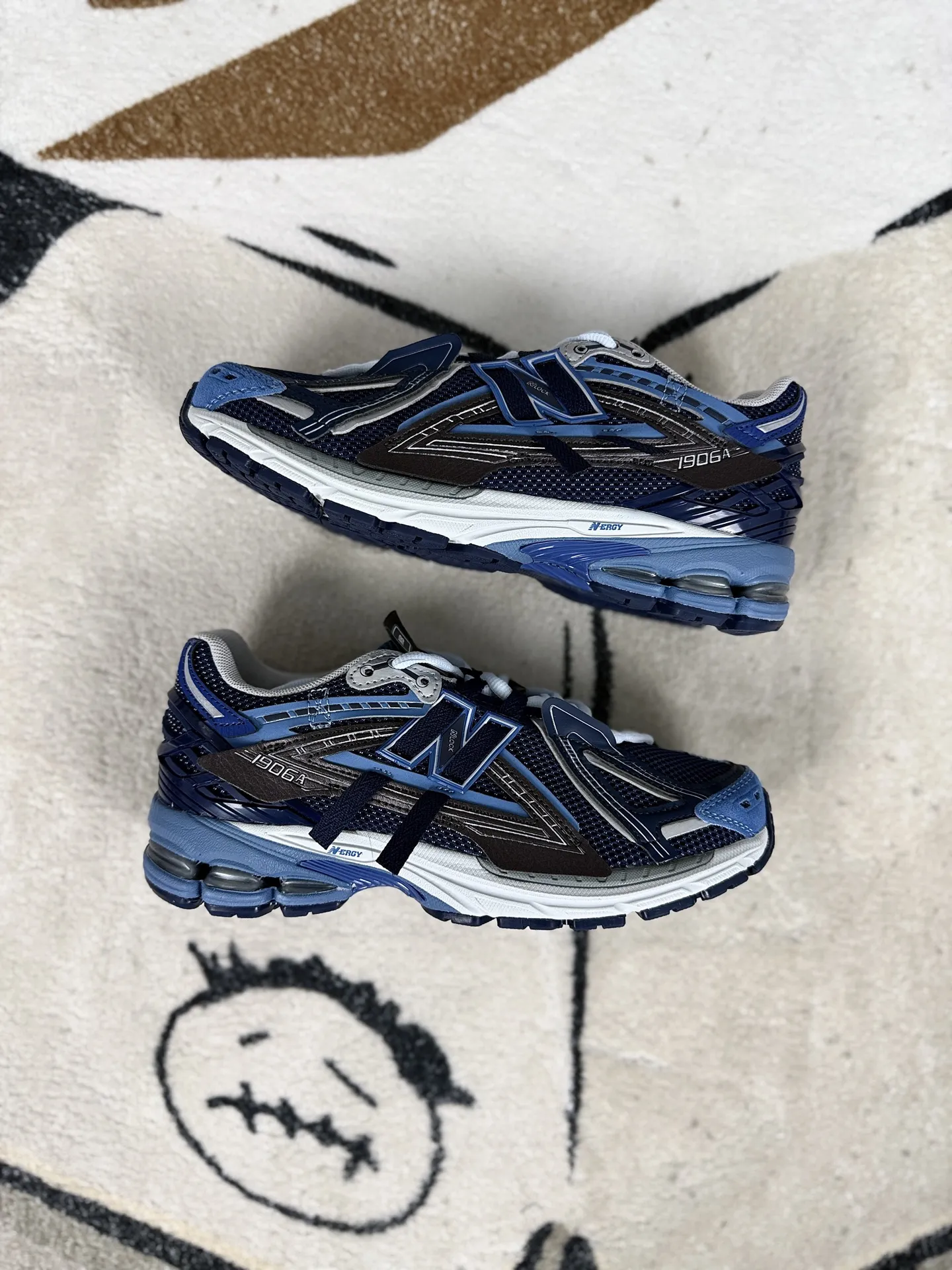 💰190 Z版纯原New Balance 1906A Deep Blue 舒适百搭防滑耐磨 低帮 休闲跑步鞋 男女同款 深蓝色 新百伦 ▪️New Balance以诞生于21世纪的科技跑鞋1906为蓝本，融合现代先锋科技与日常使用风格注入当代美学，革新演绎复古时尚。淋漓经典轮廓，致敬千福一代跑者的科技美学，1906R以现代设计语言还原初始配色，层次演绎时光更迭的魅力。 ▪️尺码：36-47（36 37 37.5 38 38.5 39.5 40 40.5 41.5 42 42.5 43 44 44.5 45 45.5 46.5 47） ▪️货号：U1906AB