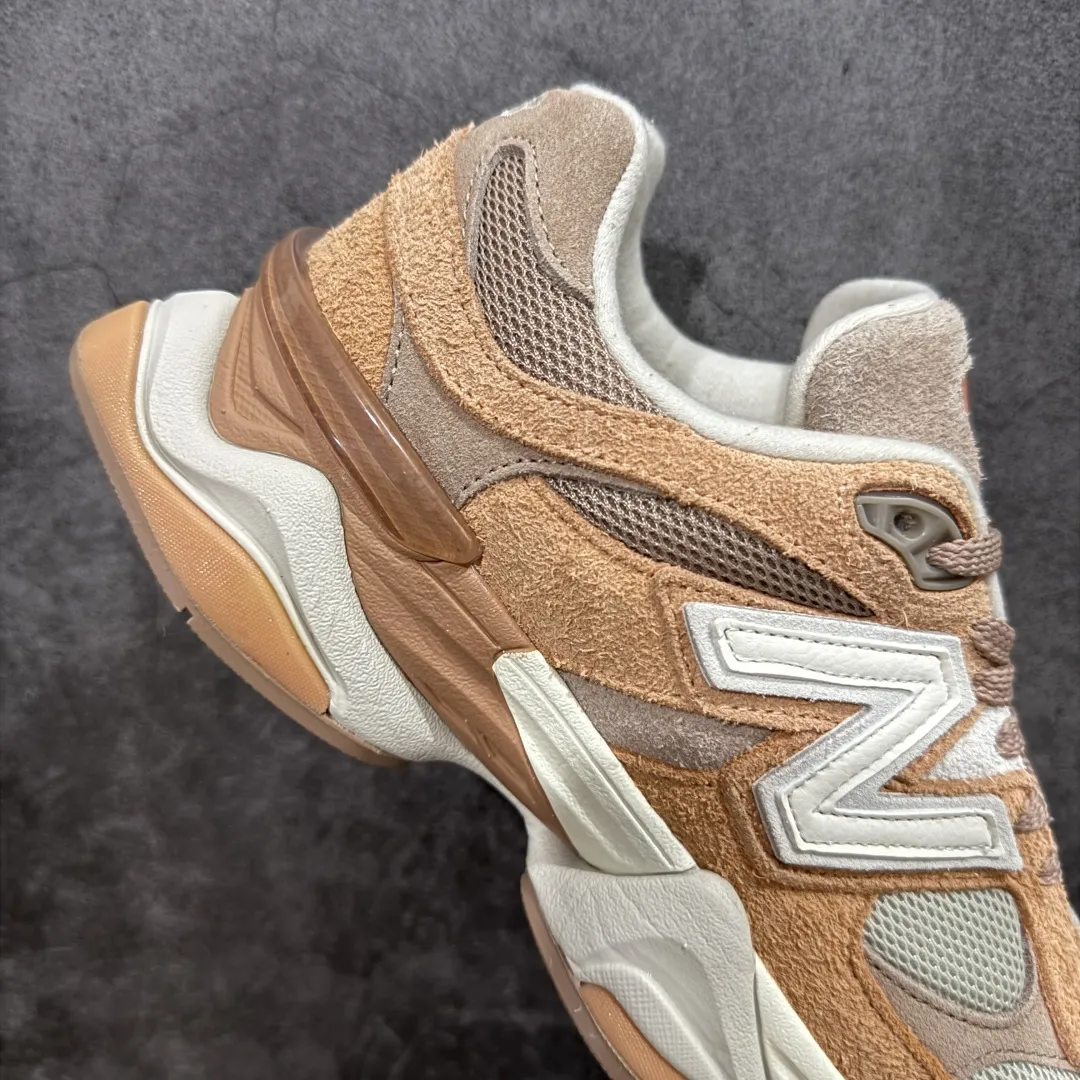 💰240【纯原版】 New Balance NB9060 联名款 复古休闲运动慢跑鞋 粉棕色U9060WCW 全套原楦原纸板原厂数据开发 进口三明治网面 原装进口翻毛皮料正确绒感卡色 正确中底拉帮中底网布细节 原厂标裁 带紫光防伪 定制后跟透明水晶模块 冲裁组合 大底贴合程度胶水上色把控完美 整洁度挑战全网艺术家 多道序QC把关品质完善 匠心打造 耗时两个月开发完成 工艺极其复杂难度可想而知 新开独立私模大底 全网唯一正确六层组合大底 高端零售专供产物 Size:36 37 37.5 38 38.5 39.5 40 40.5 41.5 42 42.5 43 44 45 46.5 编码:JPC290300