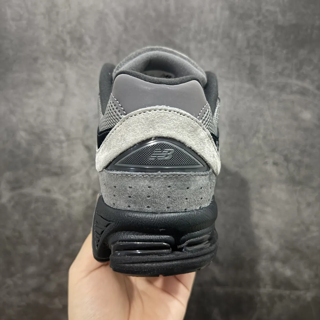 💰230 【纯原c版】NB New Balance M2002R 新百伦M2002RCL 灰黑 全新版本出货 新配色陆续开发出货 品质很好 价格实惠 全套原楦原纸板原厂数据开发 原厂网纱 原装进口皮料 正确绒感卡色 正确中底拉帮中底网布细节 一比一手工擦旧效果 冲裁组合 匠心打造 耗时两个月开发完成 工艺极其复杂难度可想而知 新开独立私模大底 全网唯一正确做旧组合大底 高端零售专供产物 尺码：36 37 37.5 38 38.5 39.5 40 40.5 41.5 42 42.5 43 44 44.5 45 45.5 46.5 编码：JPB280290