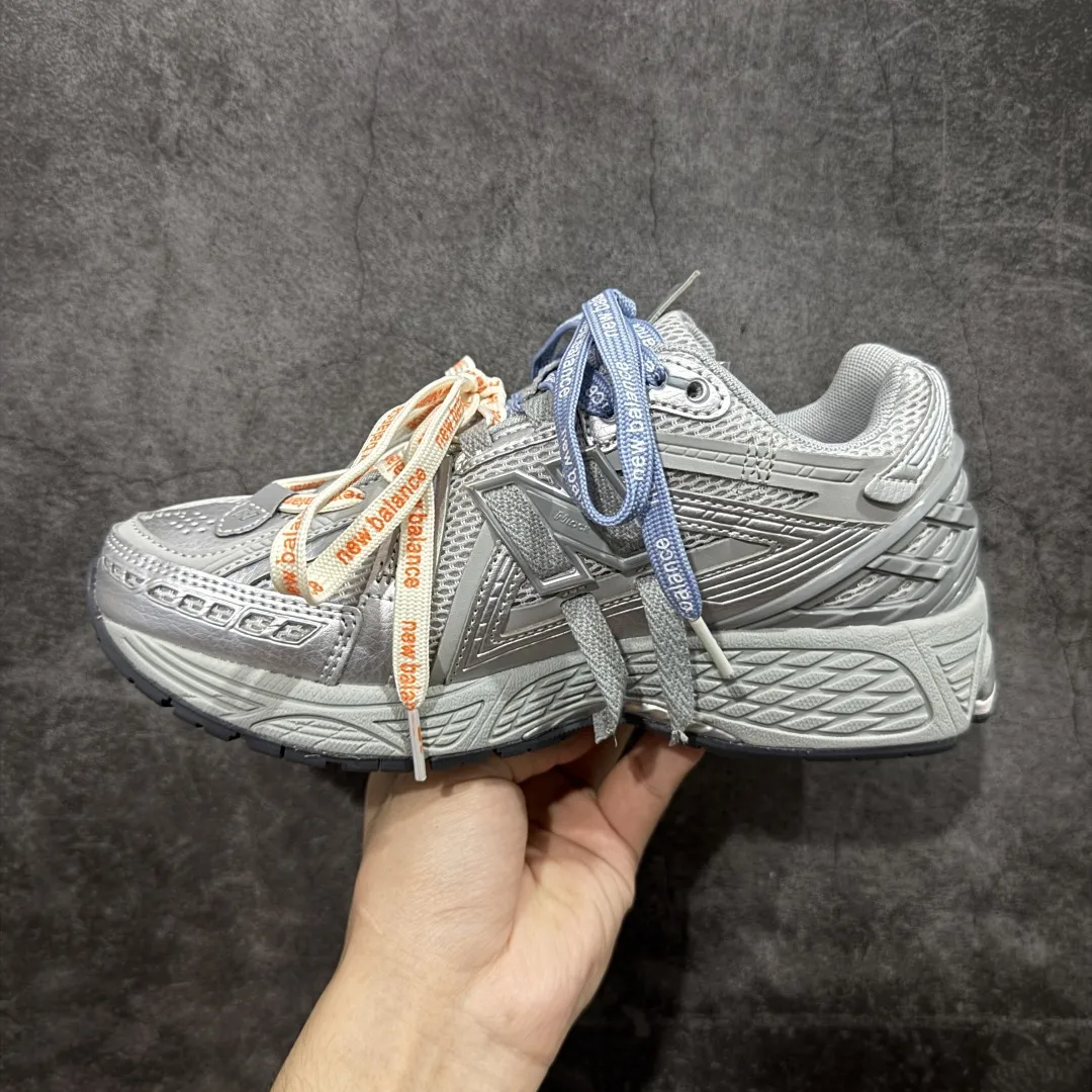 💰260 【纯原K版】新百伦New Balance M1906AR系列低帮复古老爹风休闲运动慢跑鞋 M1906AG 双绑带版本(另附一副原版鞋带) 全新大厂出品 市场第一梯队品质 绝对秒杀市场货 完美版型 正确组合大底 区别市场刷漆底版本 全套原楦原纸板原厂数据开发 进口三明治网面 原装进口皮料正确卡色 正确中底拉帮中底网布细节 原厂标裁 带紫光防伪 定制后跟透明水晶模块 冲裁组合 大底贴合程度胶水上色把控完美 整洁度挑战全网艺术家 多道序QC把关品质完善 匠心打造 耗时多月开发完成 工艺极其复杂难度可想而知 新开独立私模大底 正确六层组合大底 高端零售专供产物 Size:36 37 37.5 38 38.5 39 40 40.5 41 42 42.5 43 44 45 46 编码:X1B310320