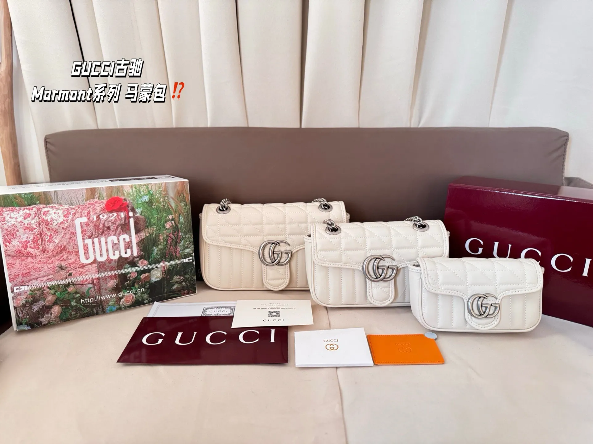 大号P185 全套礼盒 中号P180 全套礼盒 小号P150 全套礼盒 尺寸：26*16/22*14/16.5*10 GUCCI古驰 GG Marmont系列 马蒙包 银标竖条斜纹 单肩斜挎包 显得非常有质感！ 一眼上头的包包！美出边际了！ 高级感拿捏~太稀罕辣~ 夏日百搭绝绝子 复古做旧链条可随意抽动变换长短，无论是单肩 手提 斜挎都ok，质感柔软舒适，藏不住的美，