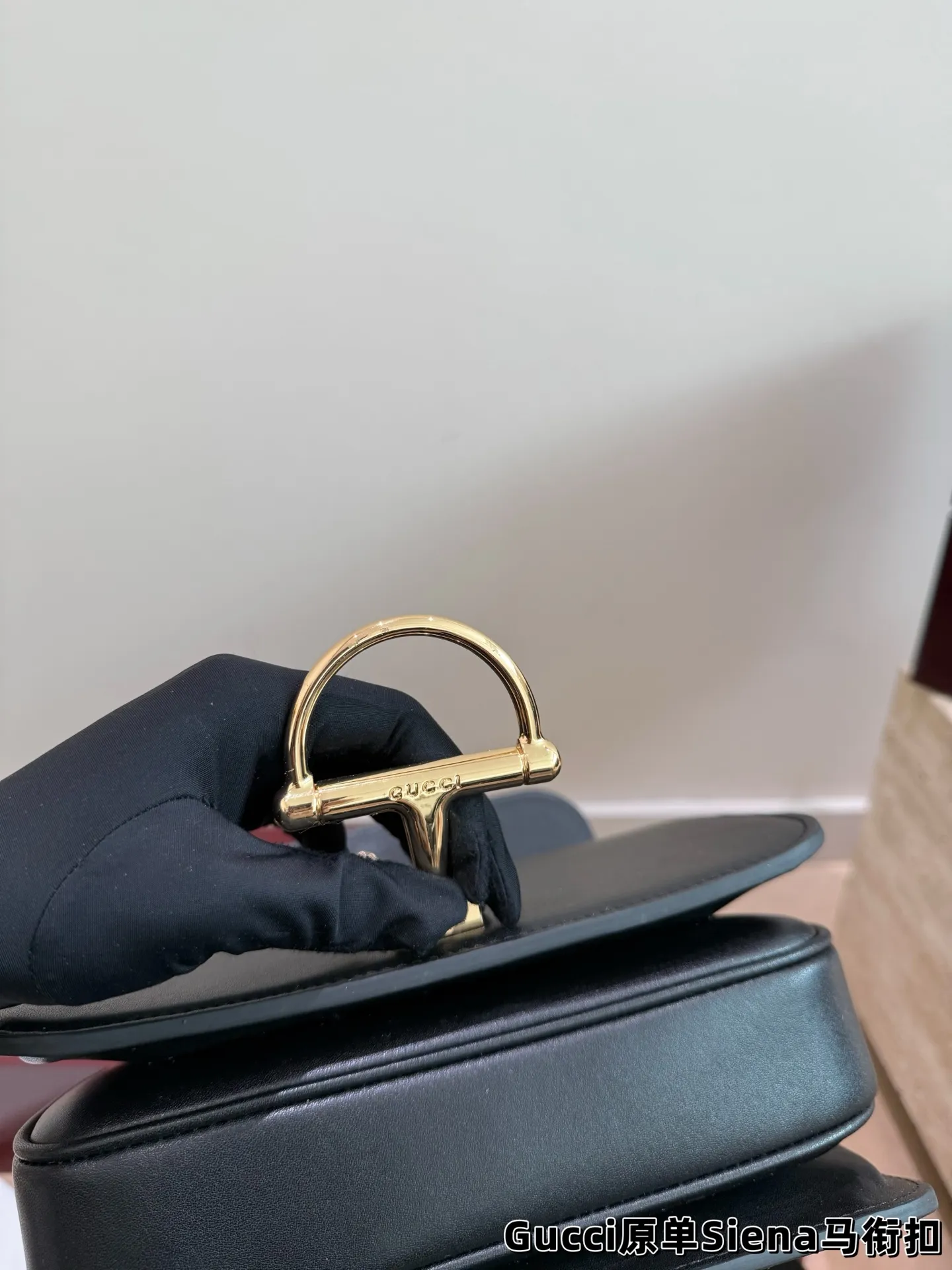 P200 原单 配盒 size:22.5*15cm Gucci Siena|邮差包 职场通勤的复古心动搭档 通勤穿搭的质感升级升级哦! 少不了一只既复古又百搭的包 酒红色的新年战包哦!