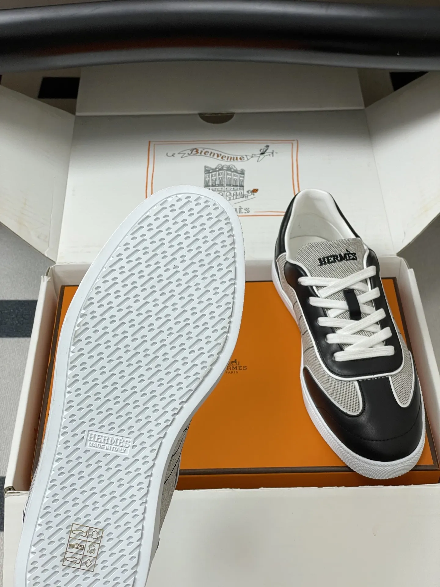 p330-莞产（配高档飞机盒✈️） Hermes 爱马仕🐎H家 2026春夏新款 Match运动鞋系列系带休闲运动鞋德训鞋平底小白鞋 运动风格山羊皮和小牛皮运动鞋，饰有镂孔