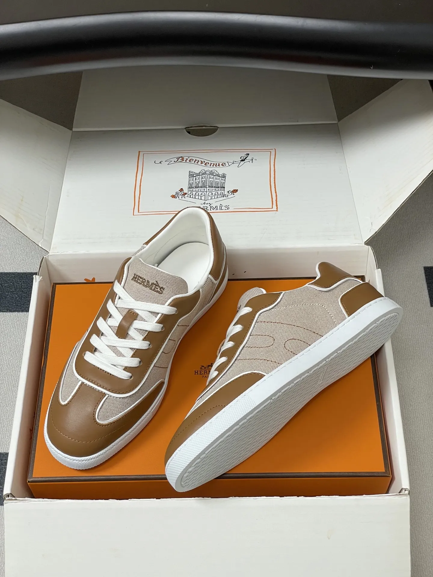 p330-莞产(配高档飞机盒✈️) Hermes 爱马仕🐎H家 2026春夏新款 Match运动鞋系列系带休闲运动鞋德训鞋平底小白鞋 运动风格山羊皮和小牛皮运动鞋,饰有镂孔