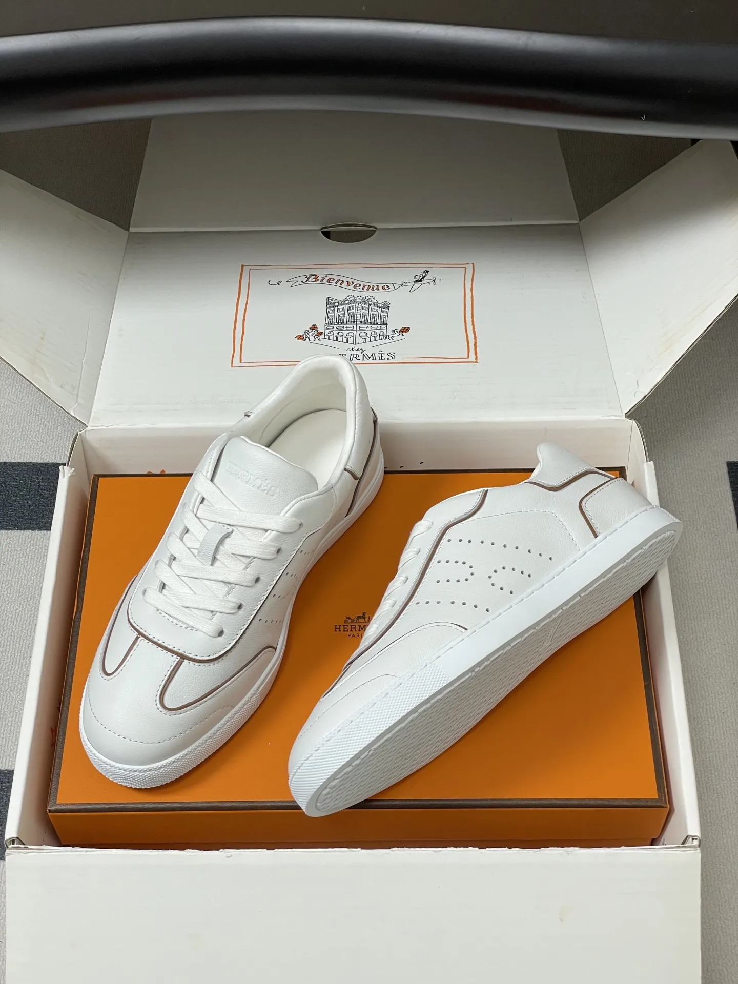 p330-莞产(配高档飞机盒✈️) Hermes 爱马仕🐎H家 2026春夏新款 Match运动鞋系列系带休闲运动鞋德训鞋平底小白鞋 运动风格山羊皮和小牛皮运动鞋,饰有镂孔