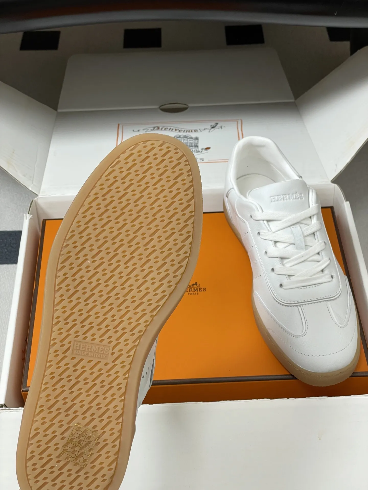 p330-莞产（配高档飞机盒✈️） Hermes 爱马仕🐎H家 2026春夏新款 Match运动鞋系列系带休闲运动鞋德训鞋平底小白鞋 运动风格山羊皮和小牛皮运动鞋，饰有镂孔