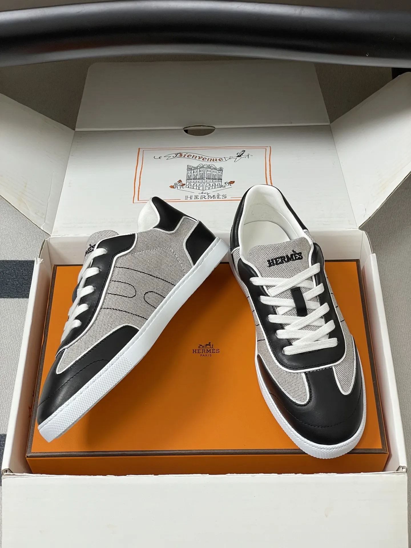 p330-莞产(配高档飞机盒✈️) Hermes 爱马仕🐎H家 2026春夏新款 Match运动鞋系列系带休闲运动鞋德训鞋平底小白鞋 运动风格山羊皮和小牛皮运动鞋,饰有镂孔