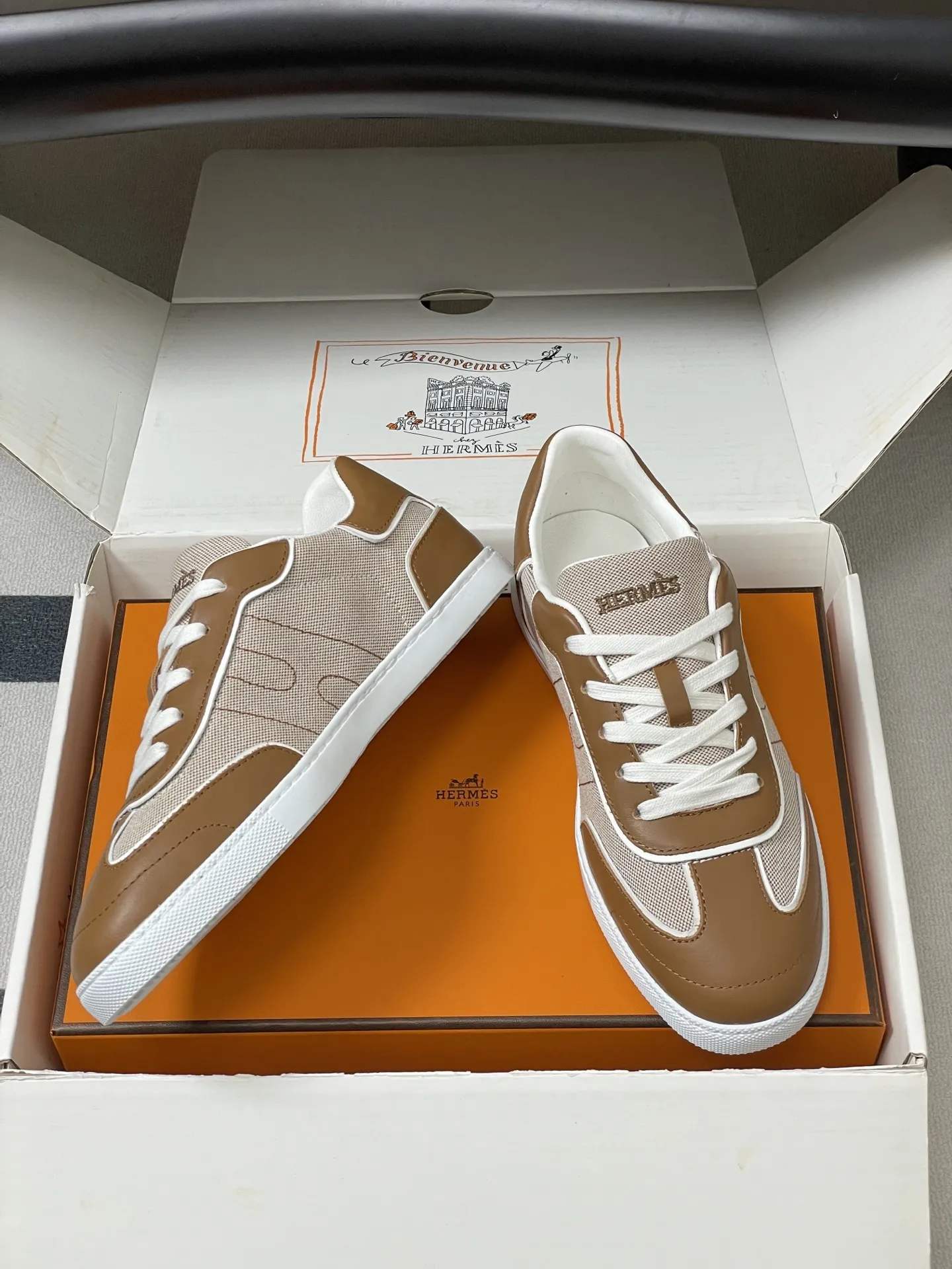 p330-莞产(配高档飞机盒✈️) Hermes 爱马仕🐎H家 2026春夏新款 Match运动鞋系列系带休闲运动鞋德训鞋平底小白鞋 运动风格山羊皮和小牛皮运动鞋,饰有镂孔