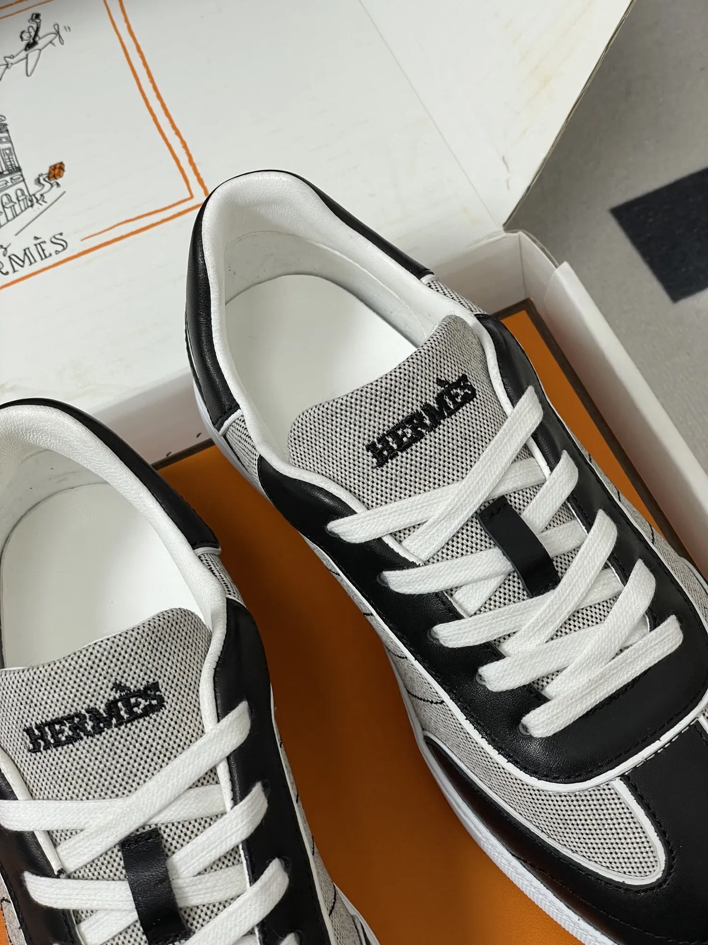 p330-莞产(配高档飞机盒✈️) Hermes 爱马仕🐎H家 2026春夏新款 Match运动鞋系列系带休闲运动鞋德训鞋平底小白鞋 运动风格山羊皮和小牛皮运动鞋,饰有镂孔