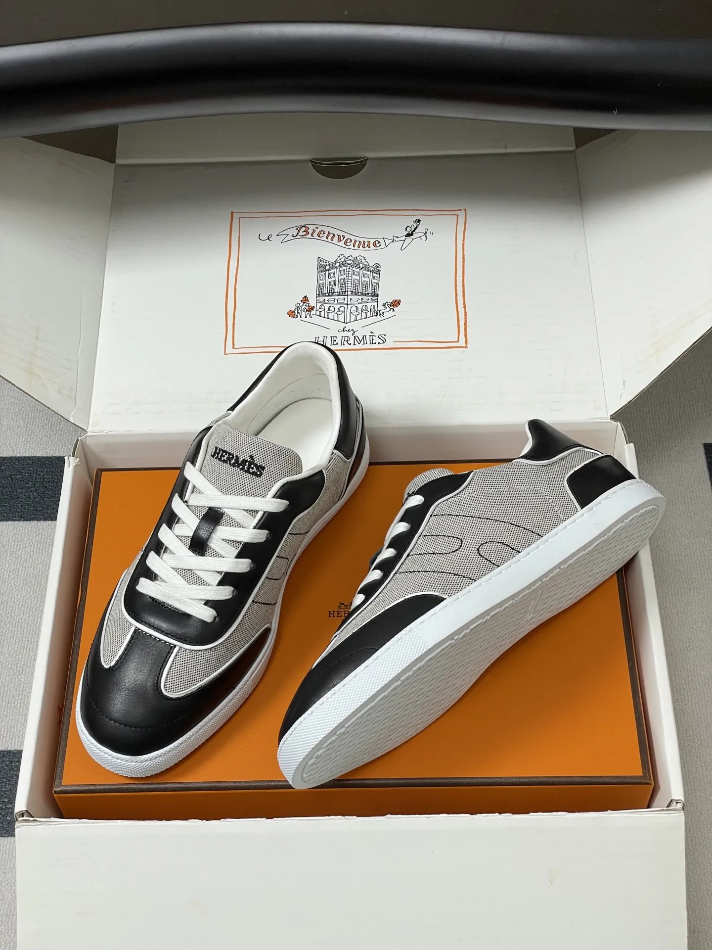 p330-莞产(配高档飞机盒✈️) Hermes 爱马仕🐎H家 2026春夏新款 Match运动鞋系列系带休闲运动鞋德训鞋平底小白鞋 运动风格山羊皮和小牛皮运动鞋,饰有镂孔