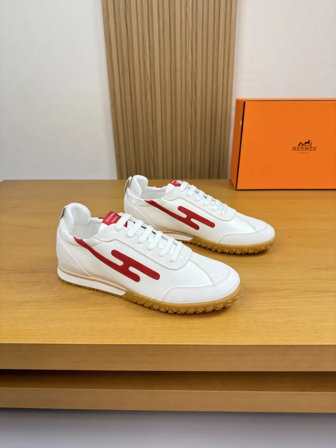 【 HERMES】爱马仕 P350💰 -高端品质 原单·休闲运动鞋 -鞋面:🔝反绒羊京皮、纳帕小牛皮、鞋身车缝品牌’H’图腾、鞋舌.车缝品牌logo布标、后跟.品牌织带 -内里:水染牛皮 -大底:超轻TPU发泡·橡胶:组合成型双色大底 -超高品控·做工精细:凸显(高端·贵气·档次) -Size :39-44(38,45,46,47,可订做)·H0183